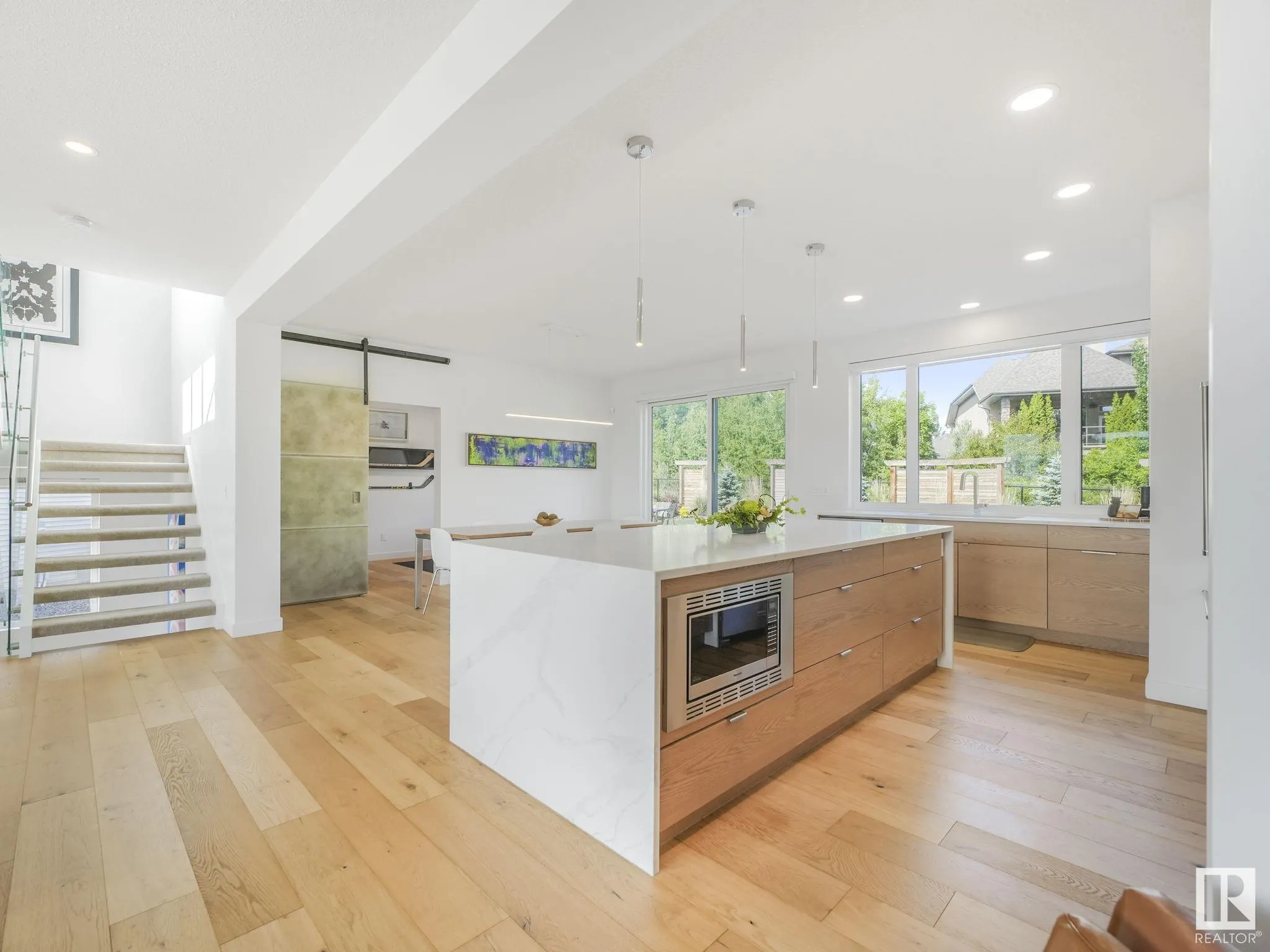 42 LADEROUTE Place