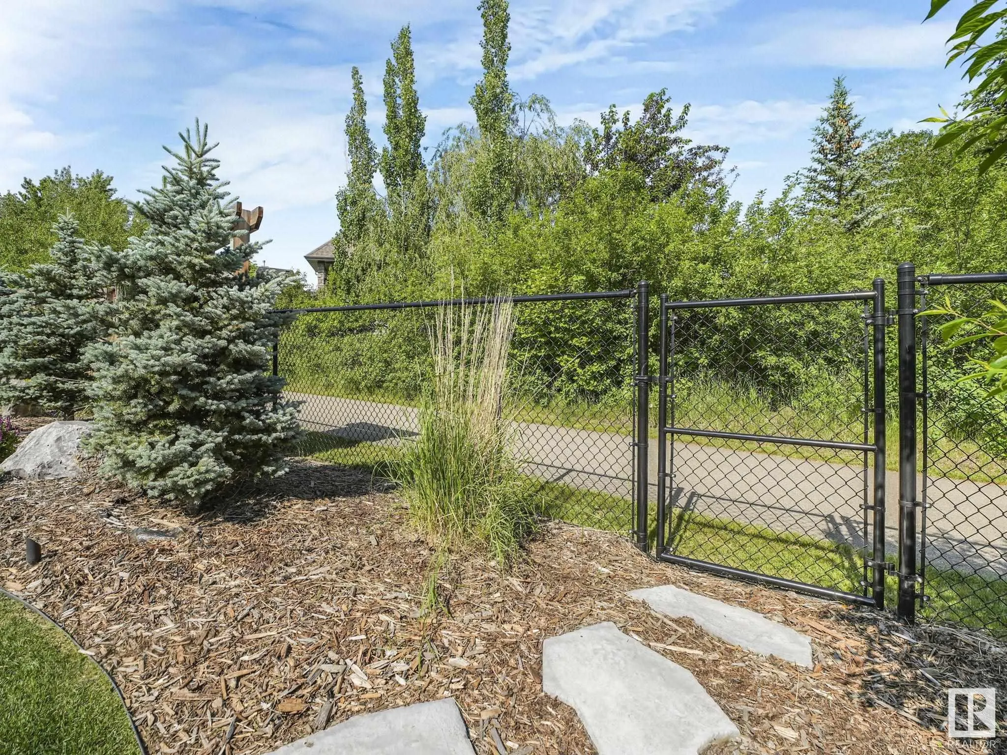 42 LADEROUTE Place