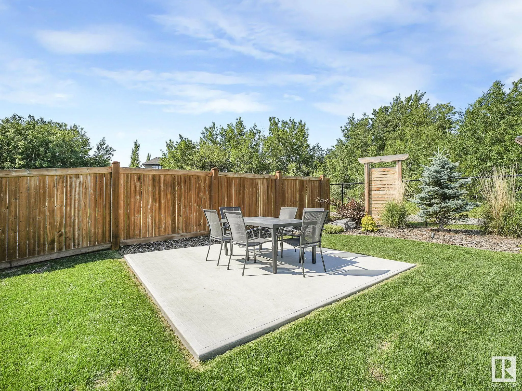 42 LADEROUTE Place
