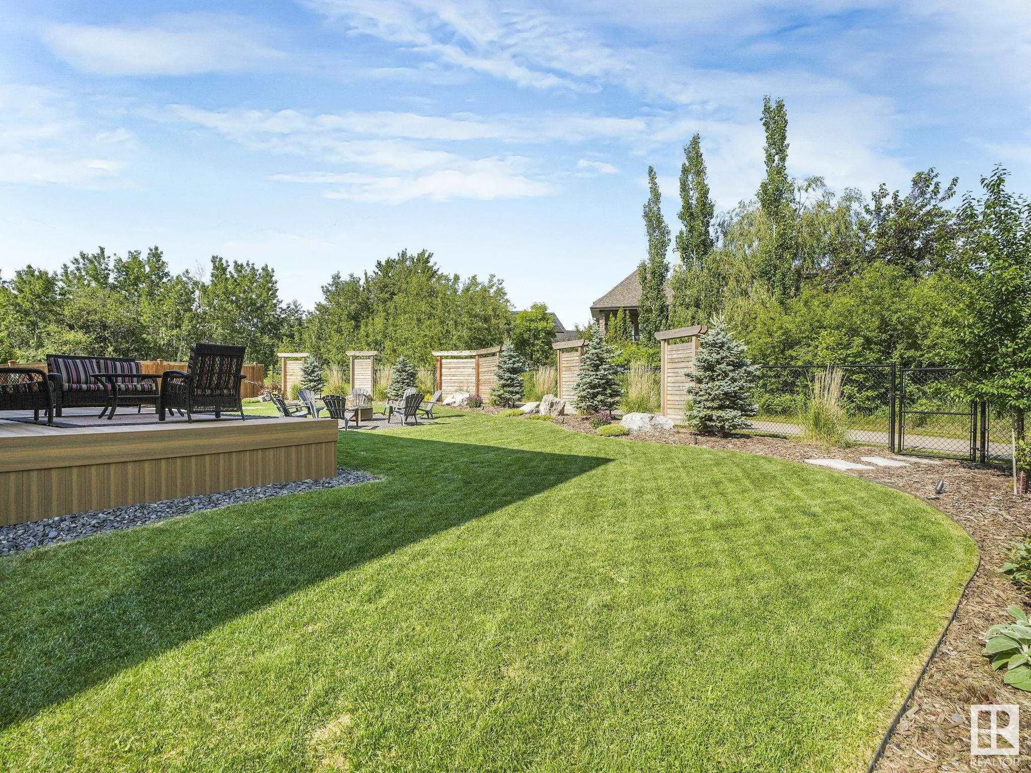 42 LADEROUTE Place