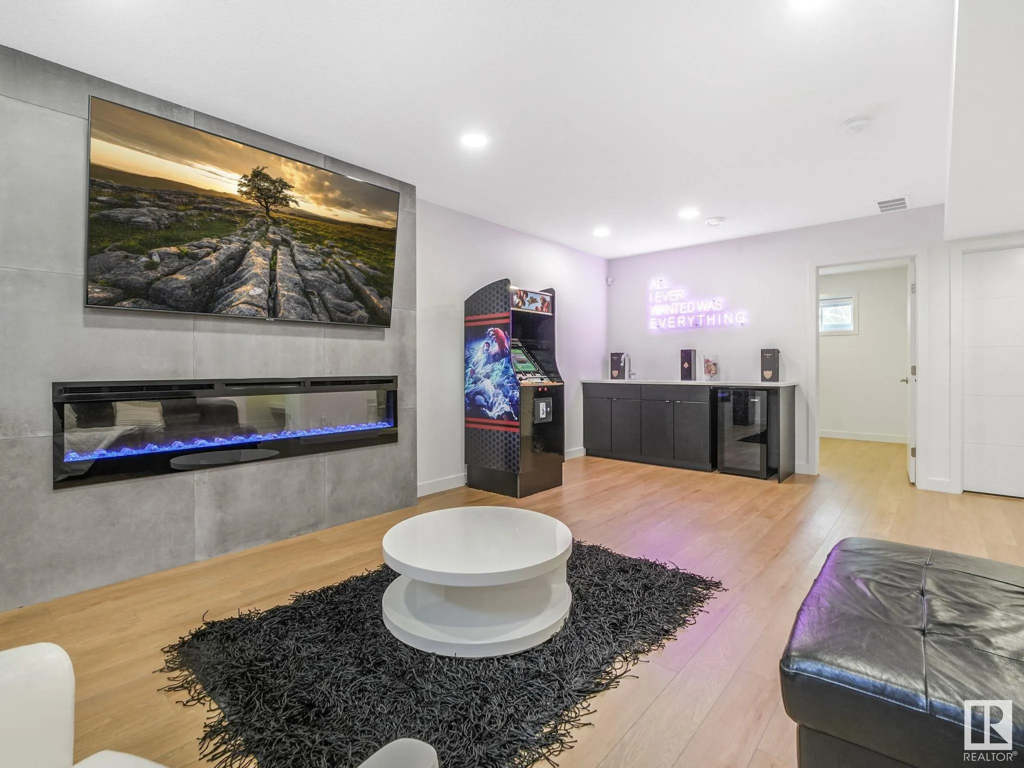 42 LADEROUTE Place