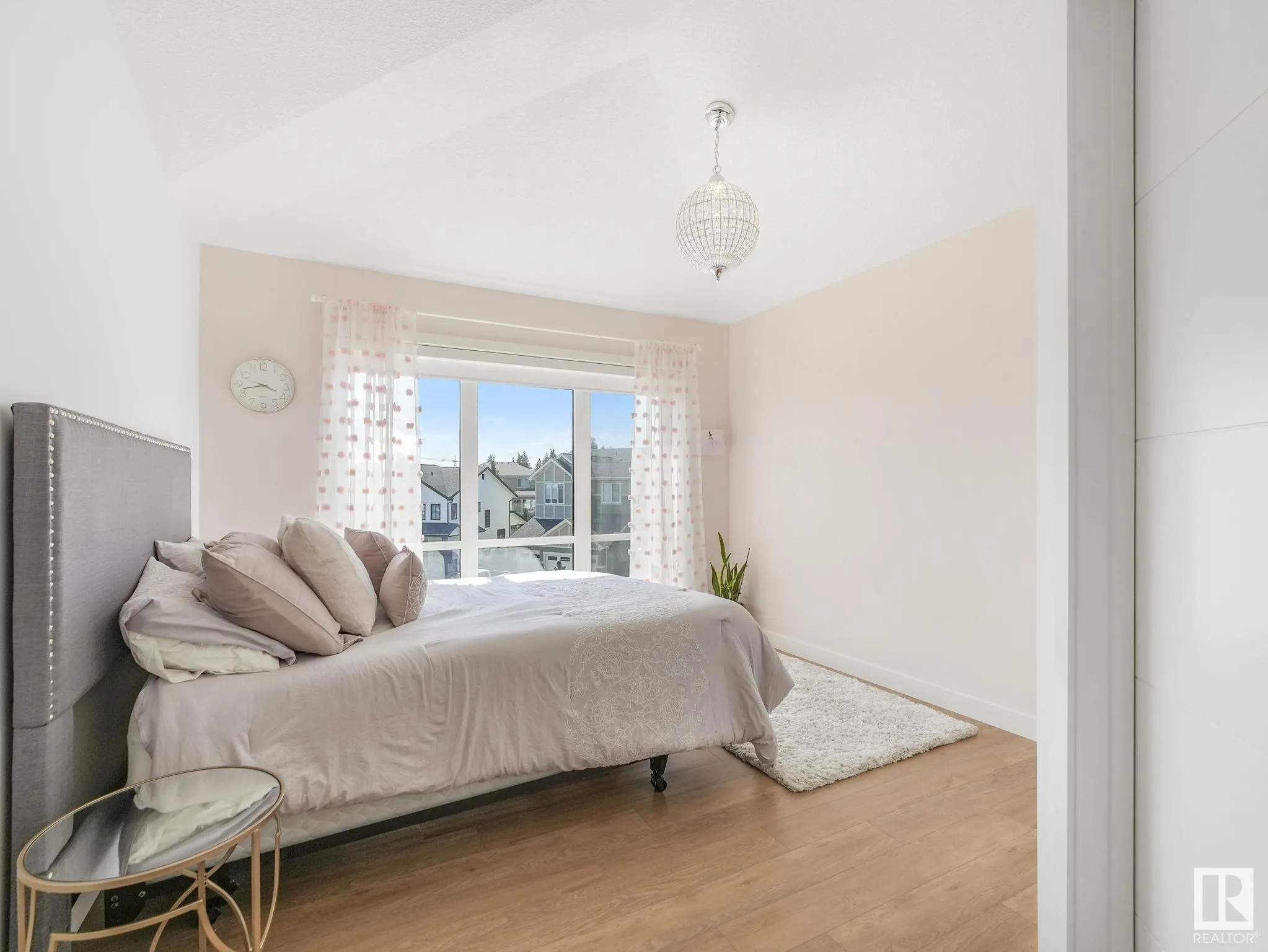 42 LADEROUTE Place
