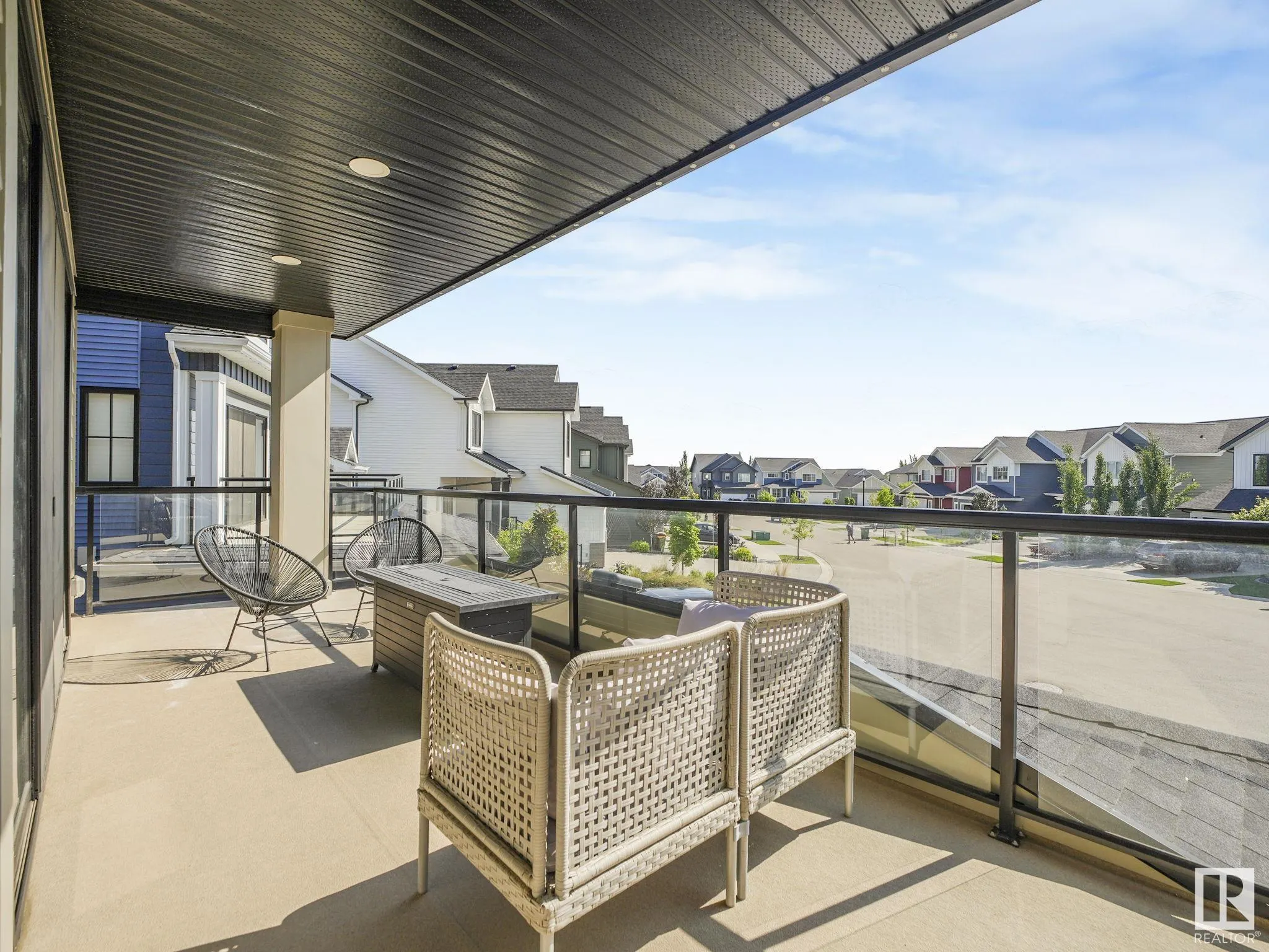 42 LADEROUTE Place