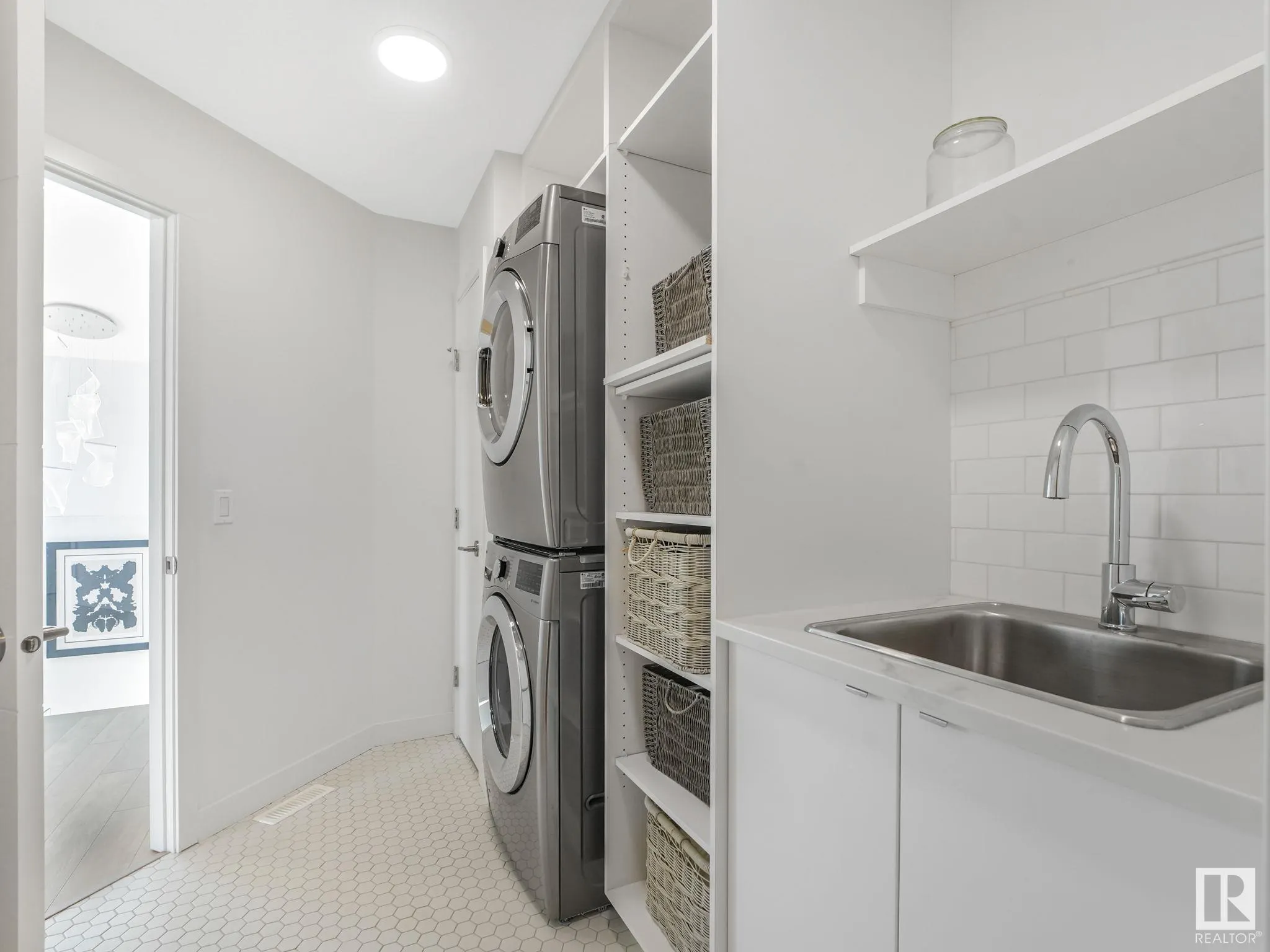 42 LADEROUTE Place