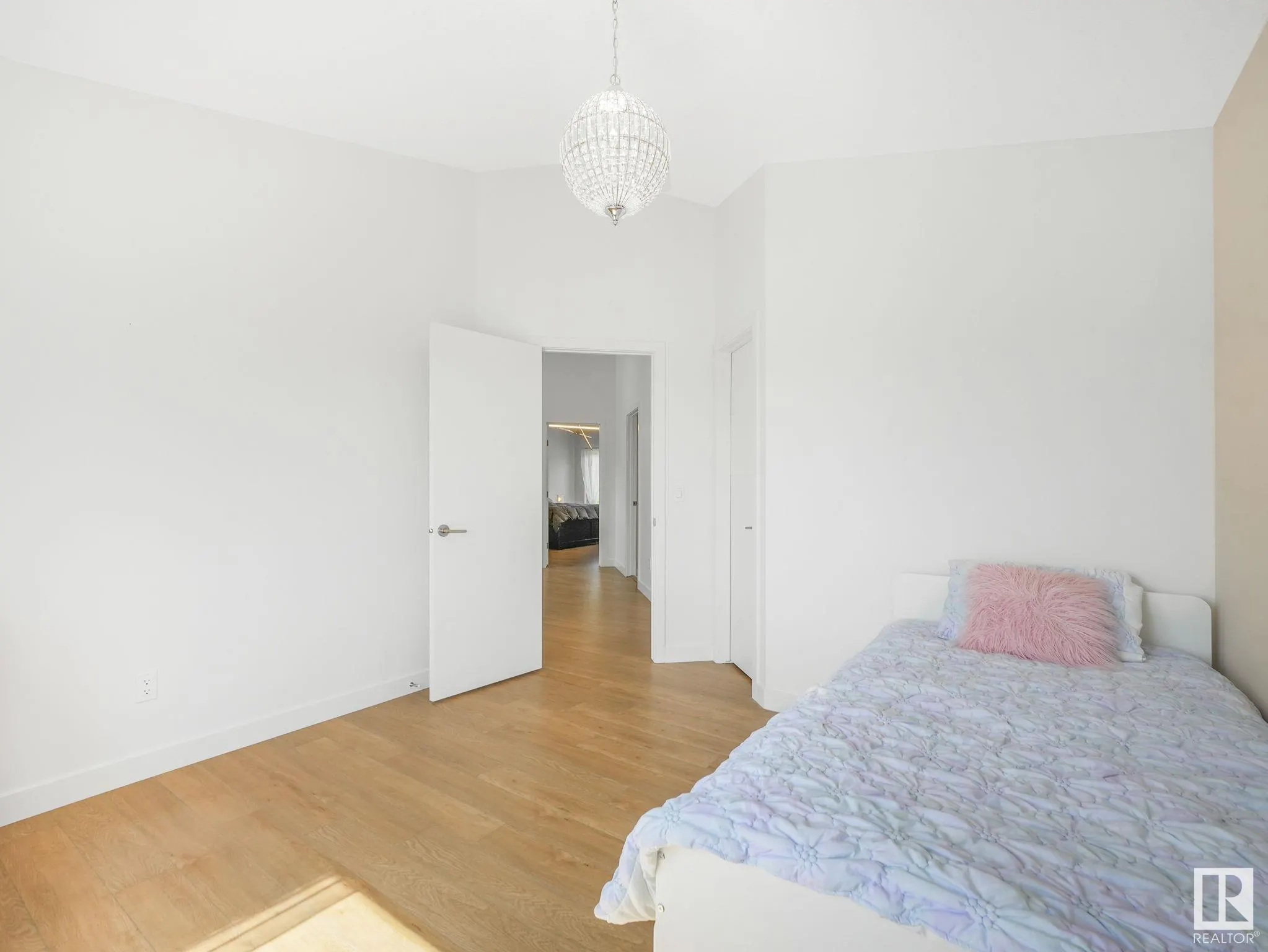 42 LADEROUTE Place