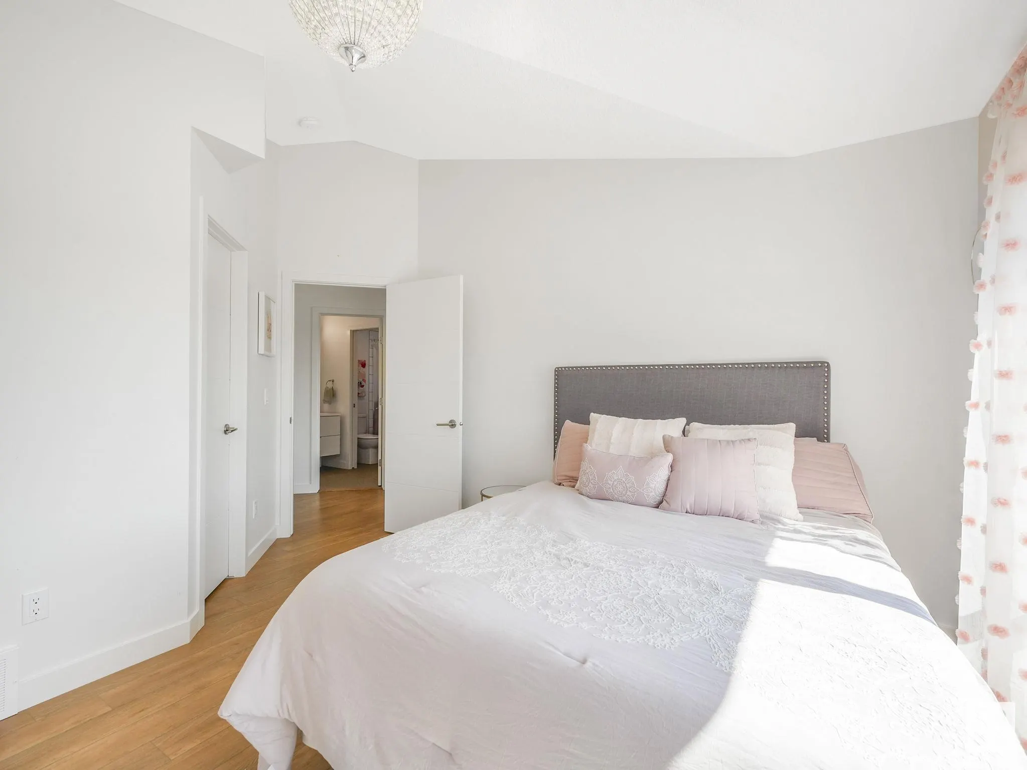 42 LADEROUTE Place