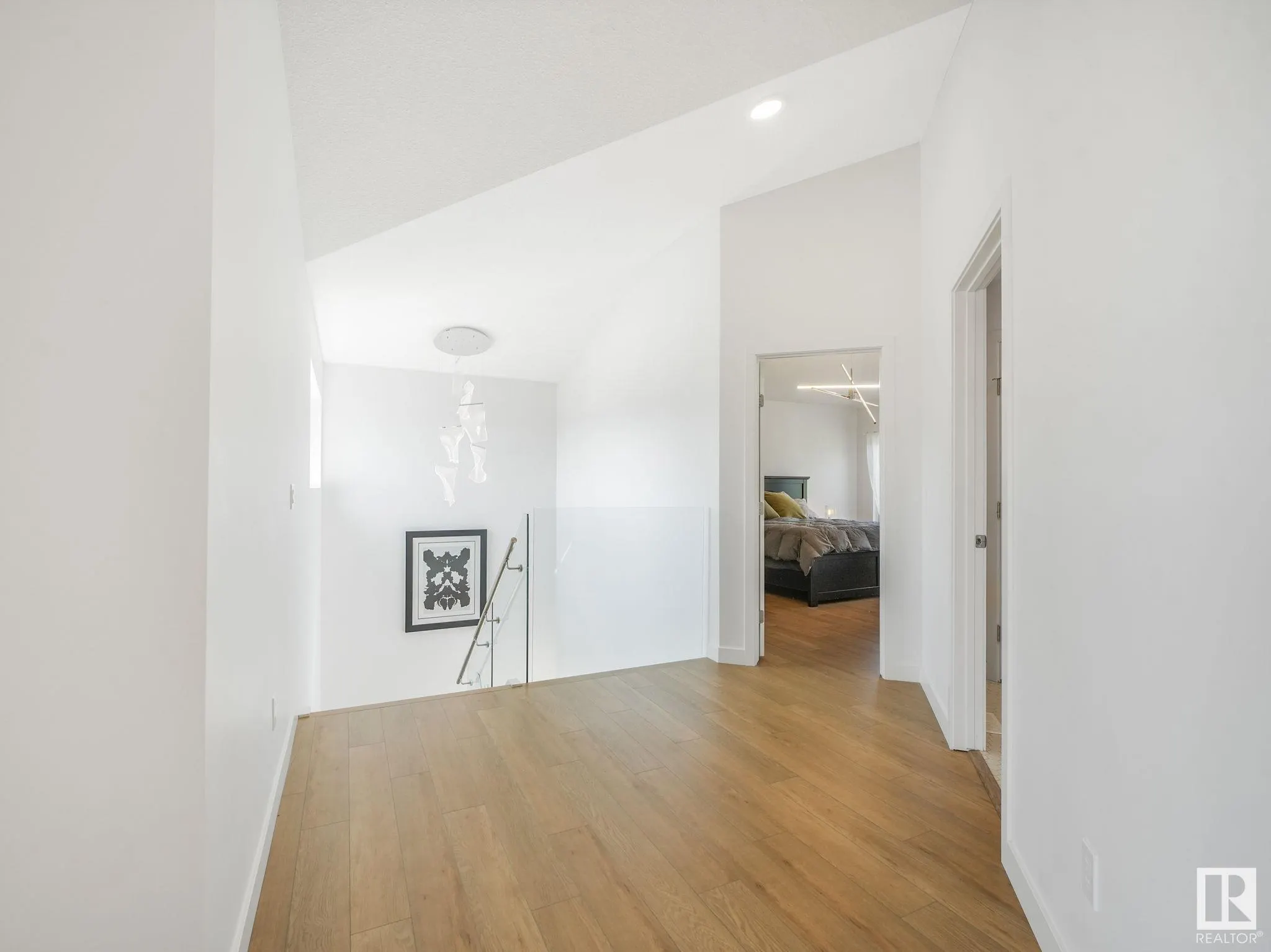 42 LADEROUTE Place