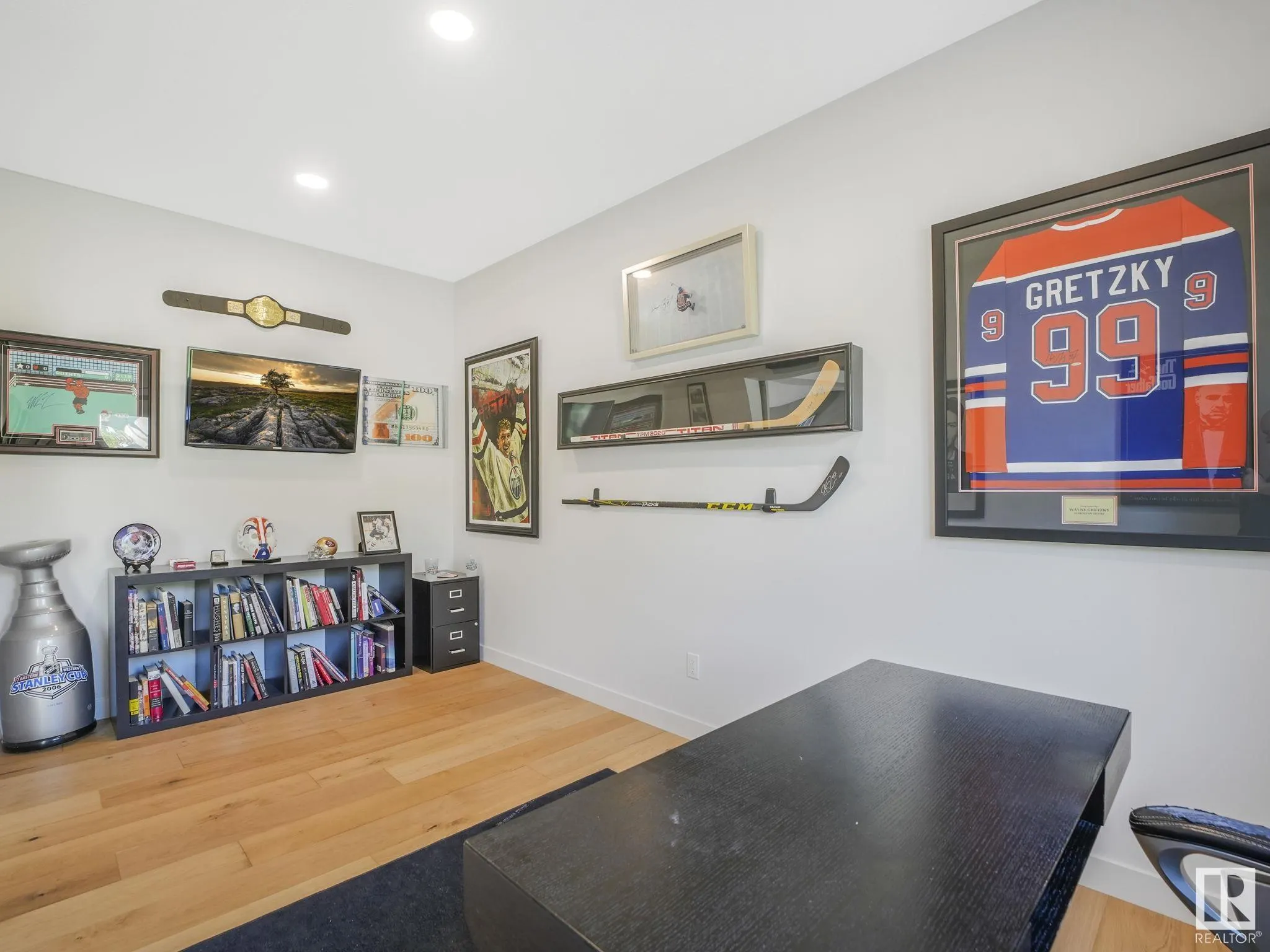 42 LADEROUTE Place