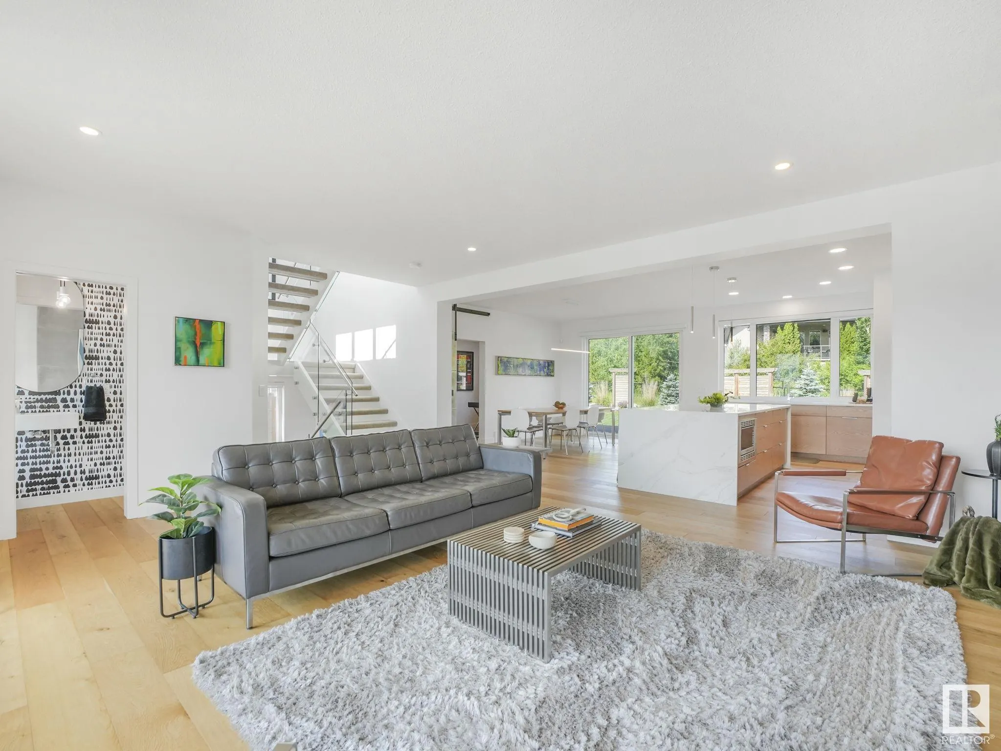 42 LADEROUTE Place