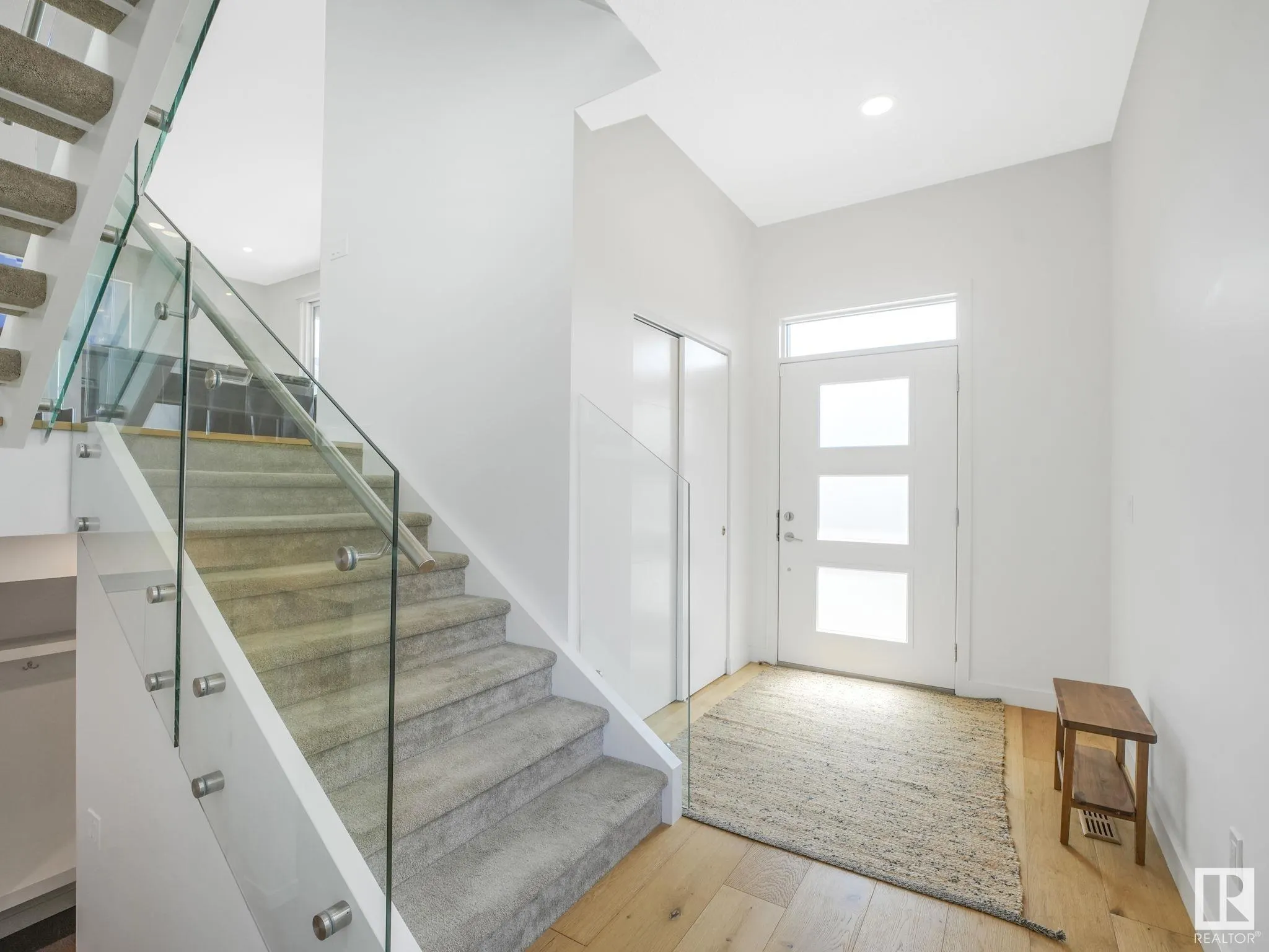42 LADEROUTE Place