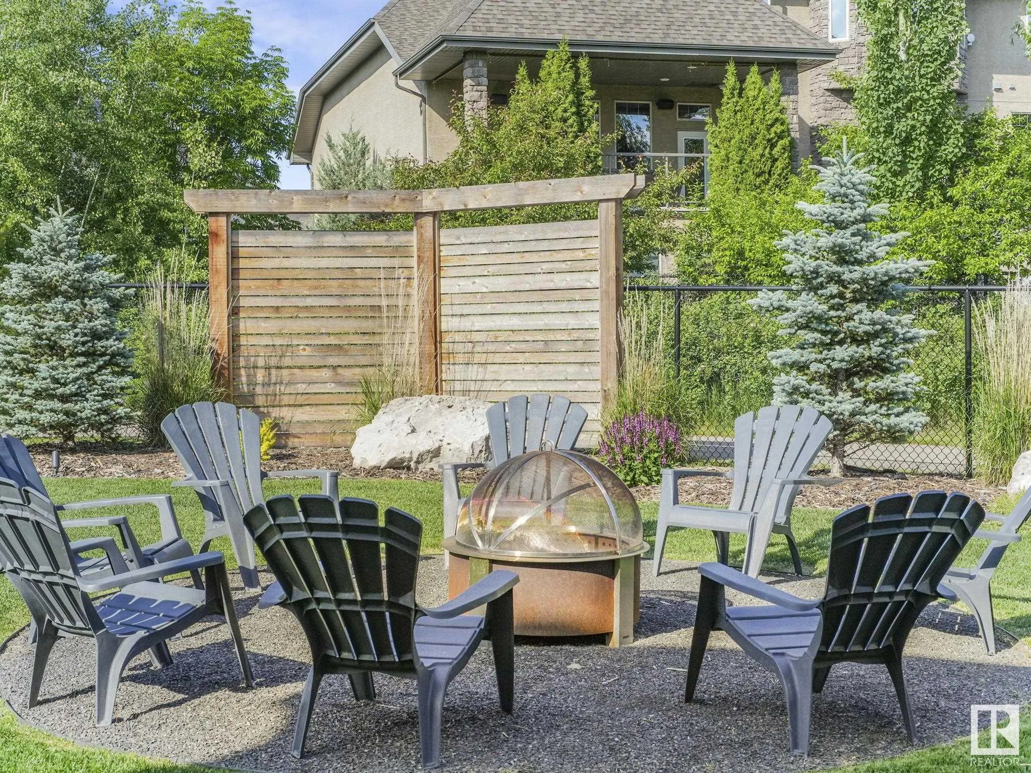 42 LADEROUTE Place