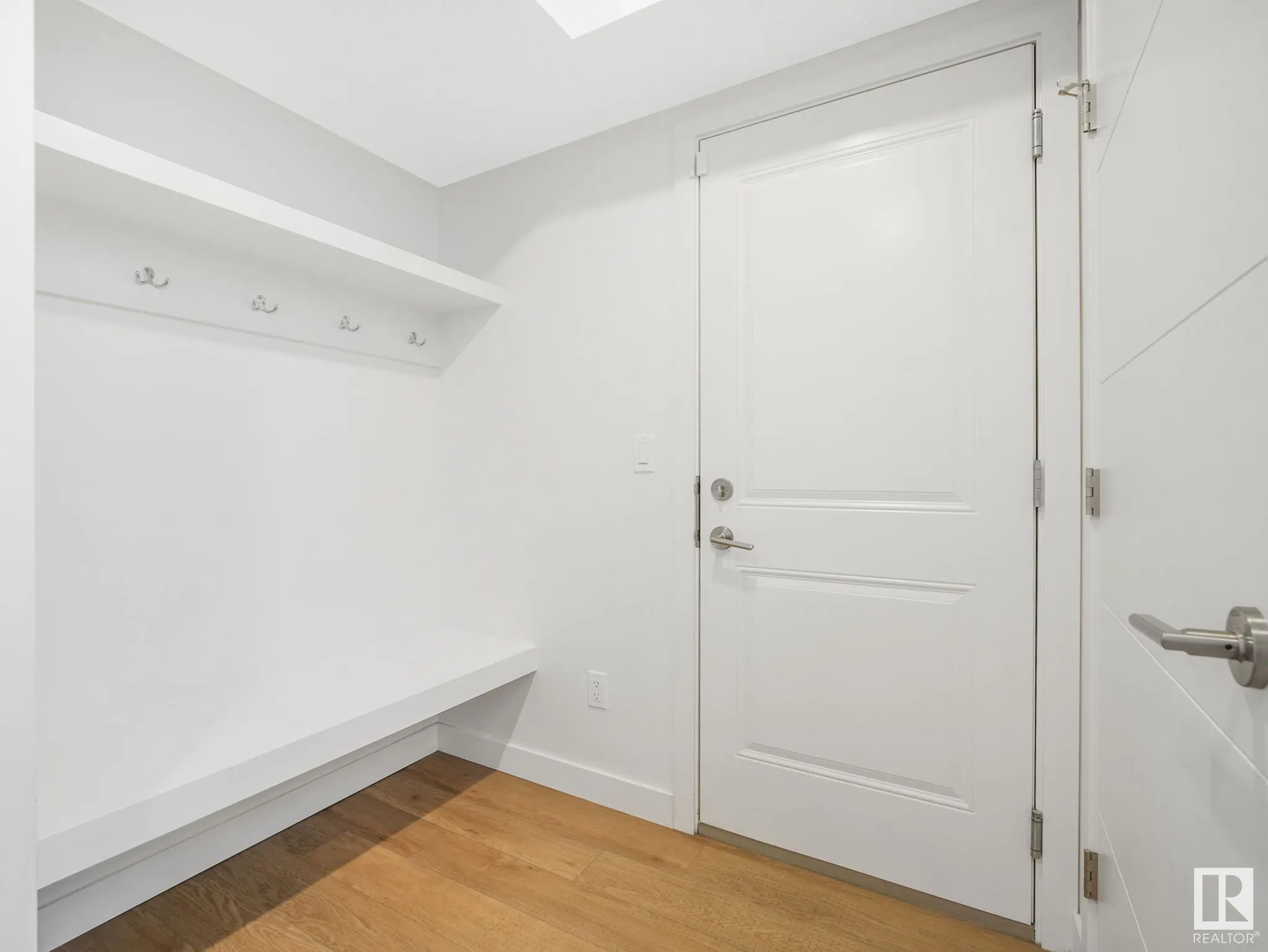 42 LADEROUTE Place