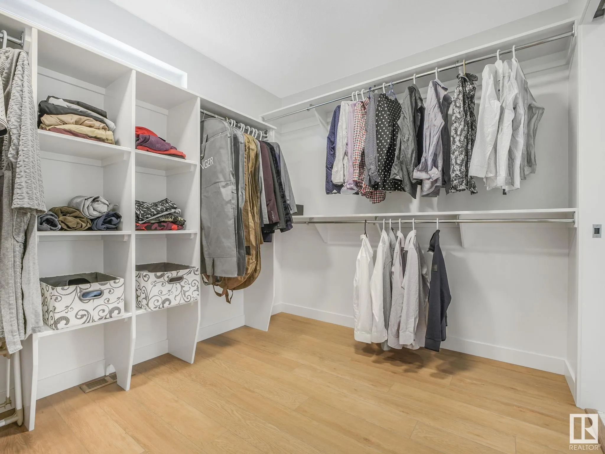 42 LADEROUTE Place