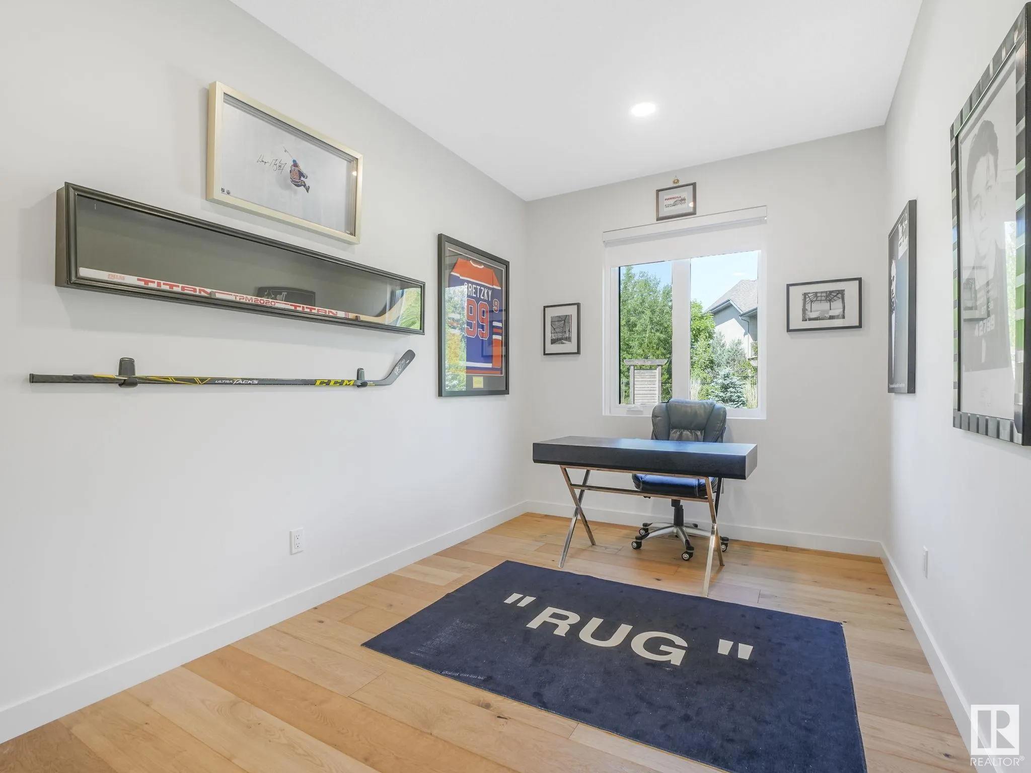 42 LADEROUTE Place
