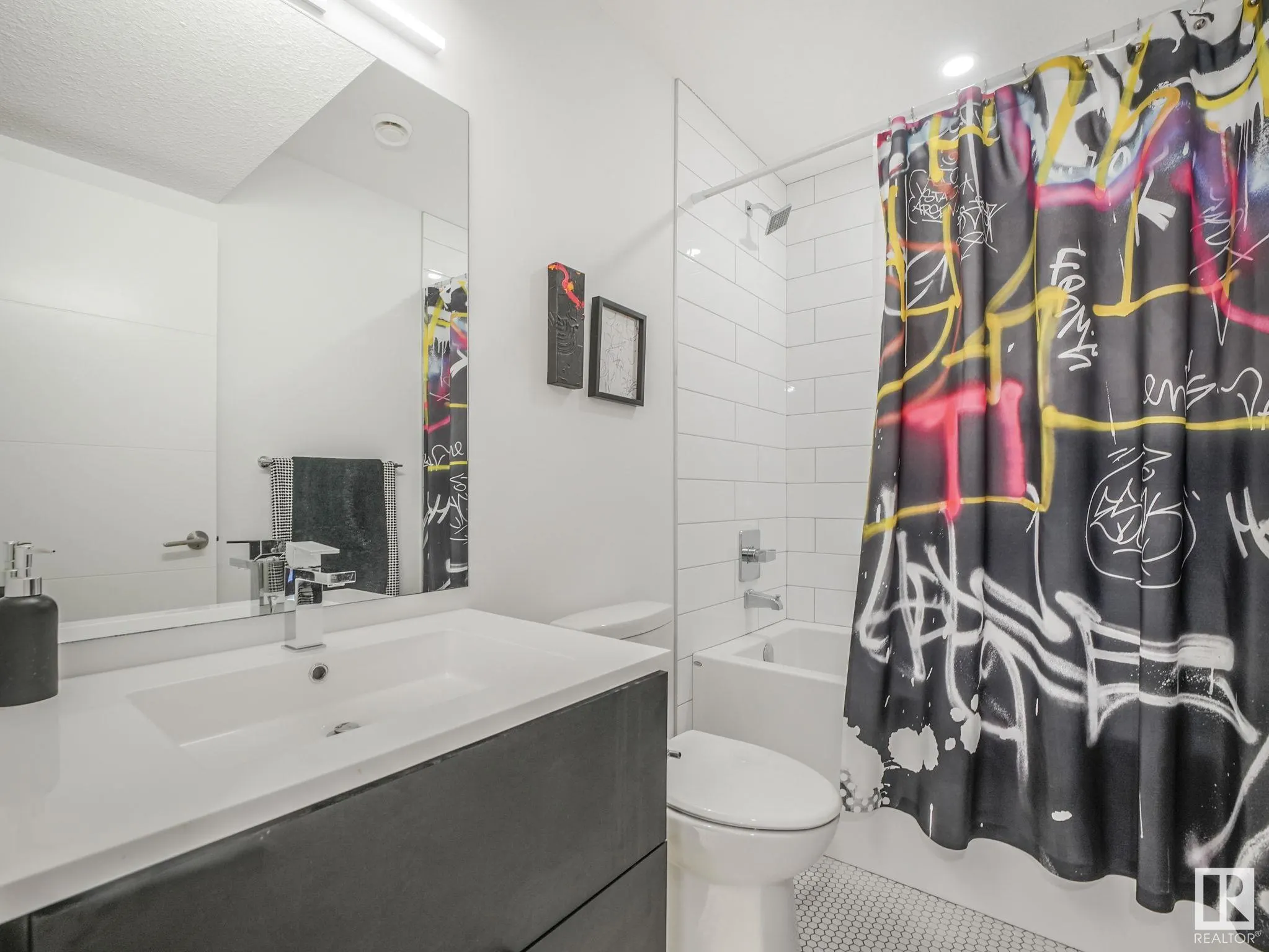 42 LADEROUTE Place