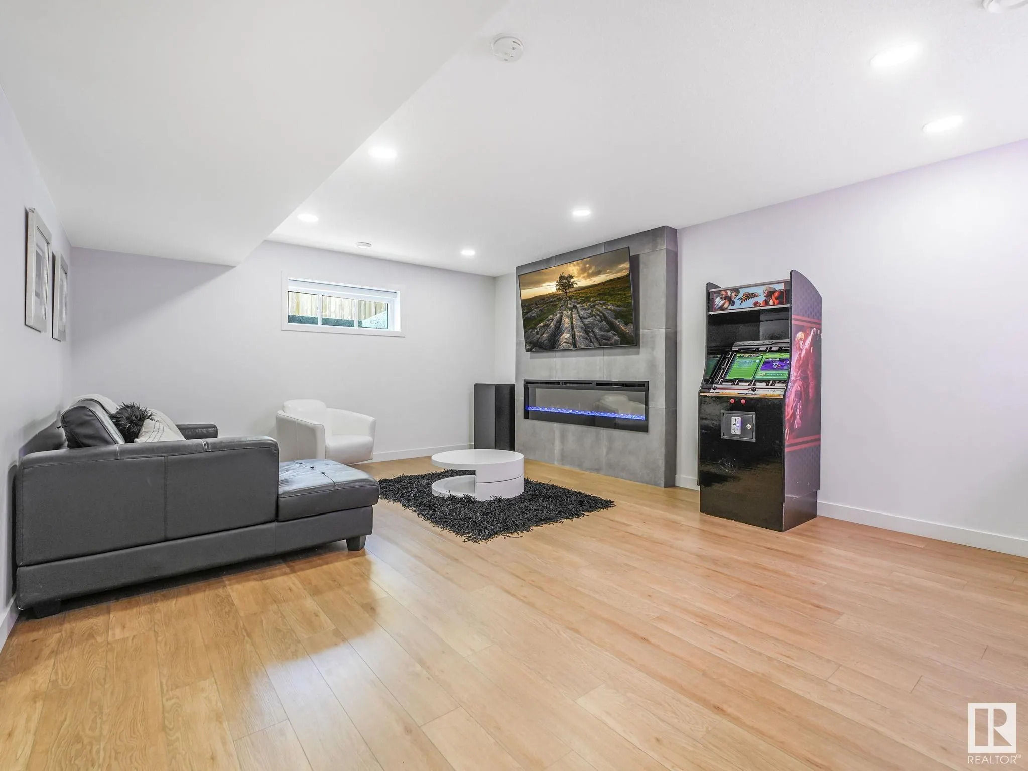 42 LADEROUTE Place