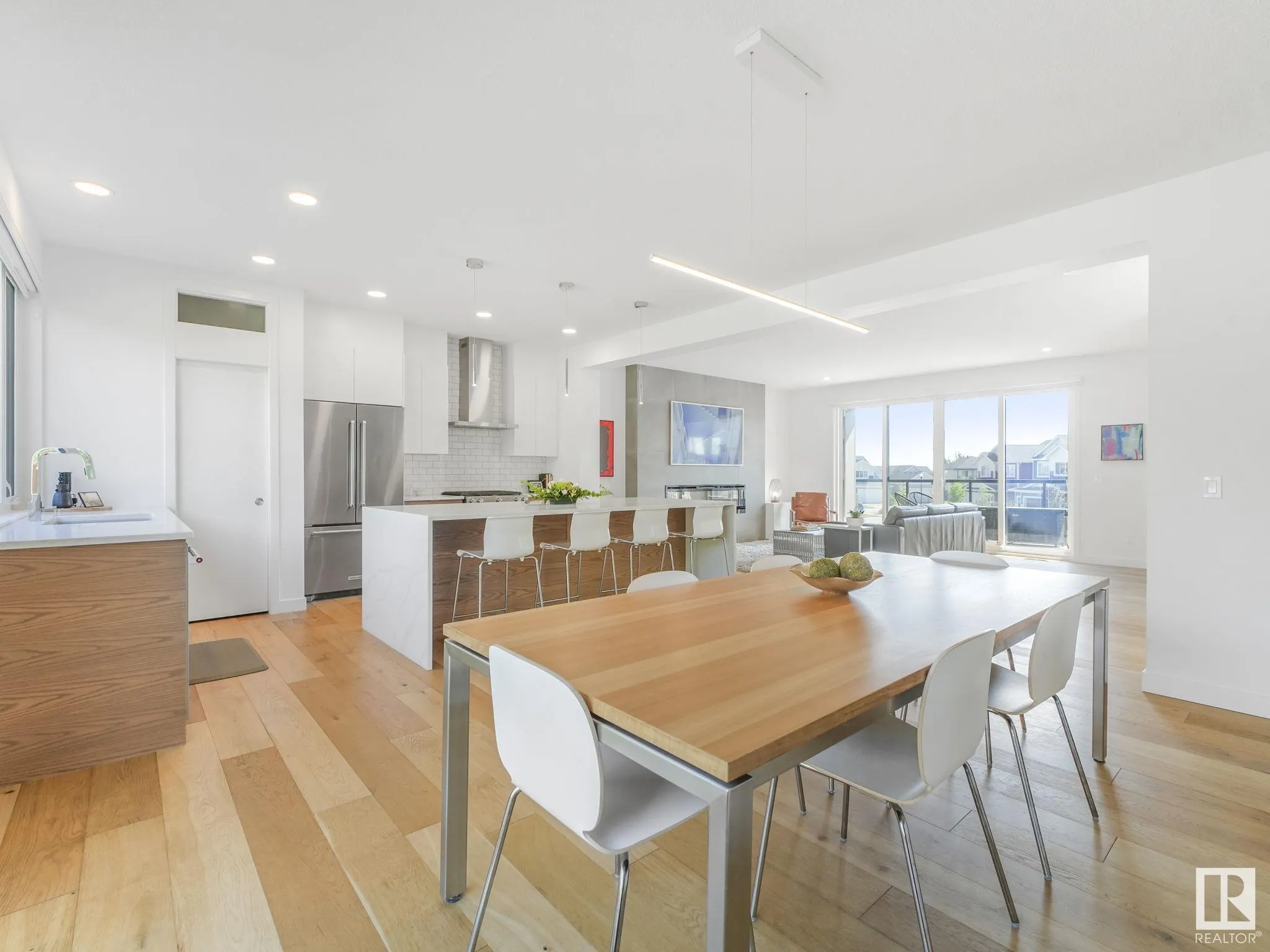 42 LADEROUTE Place