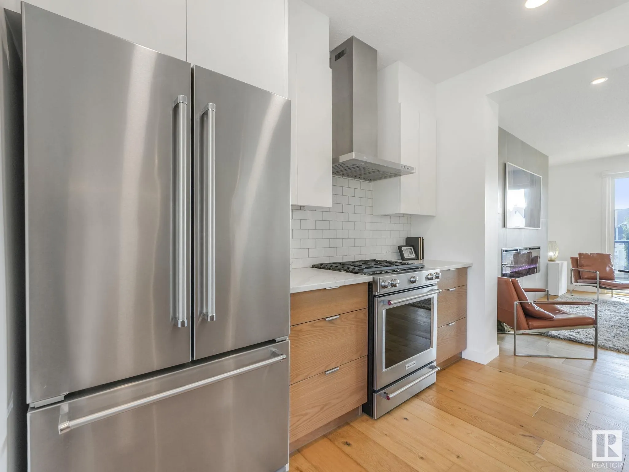 42 LADEROUTE Place