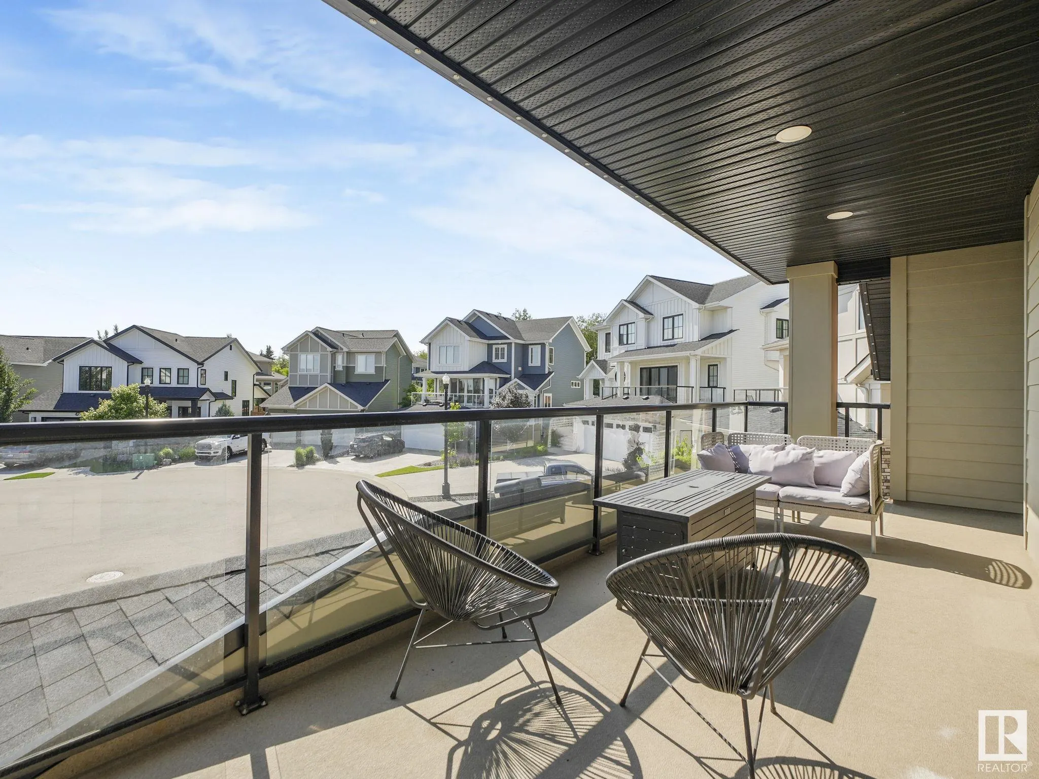 42 LADEROUTE Place