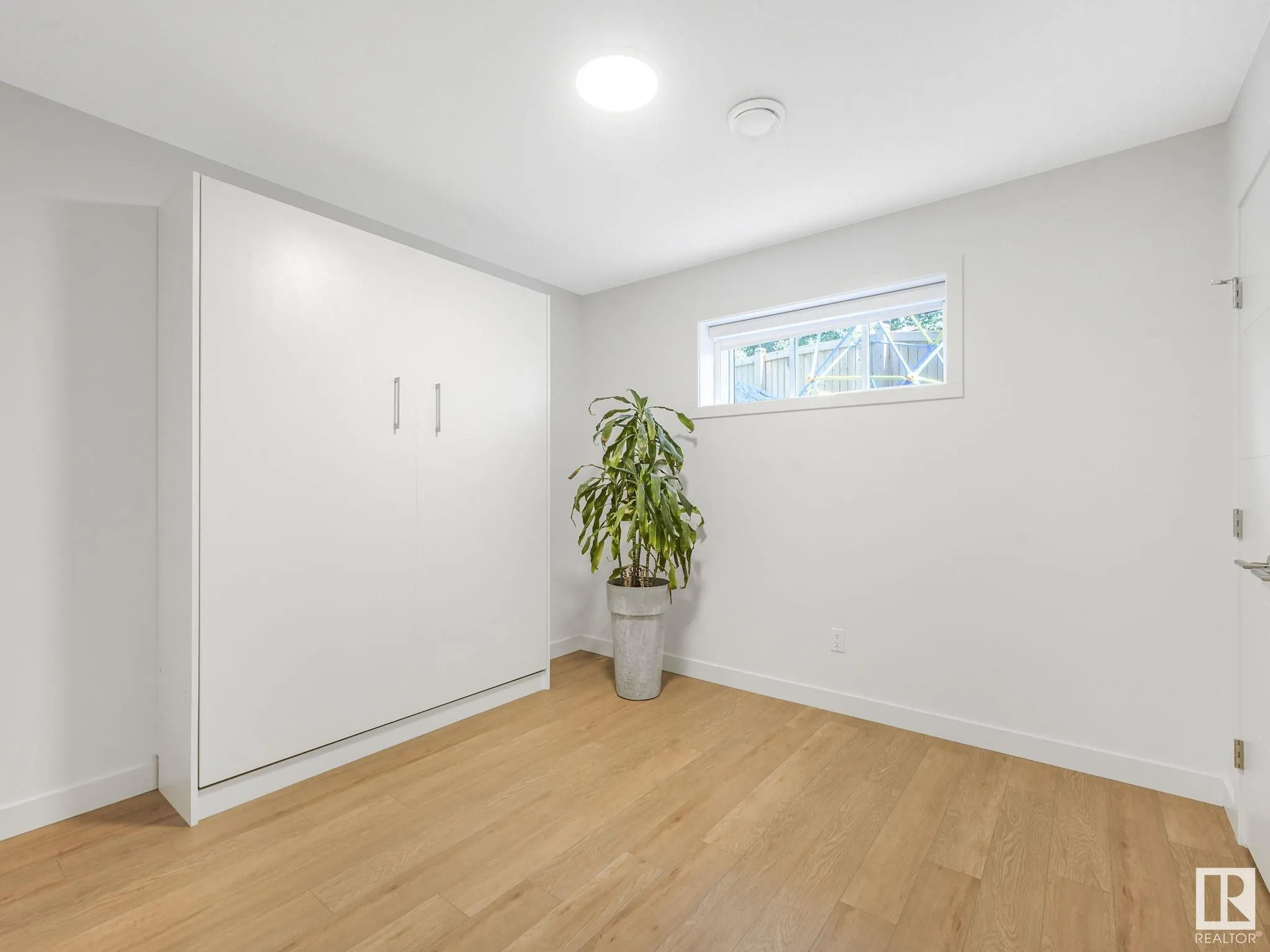 42 LADEROUTE Place