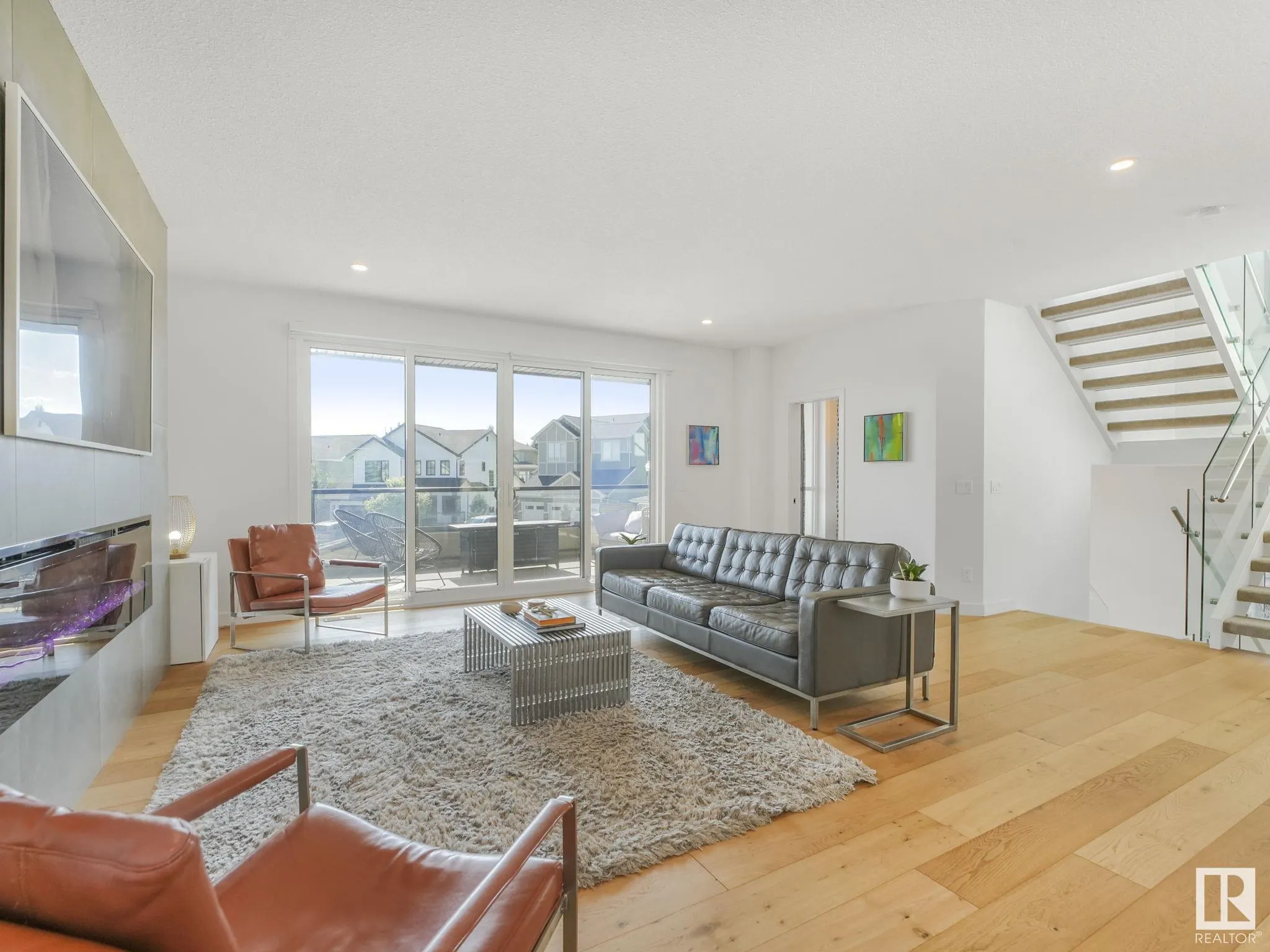 42 LADEROUTE Place