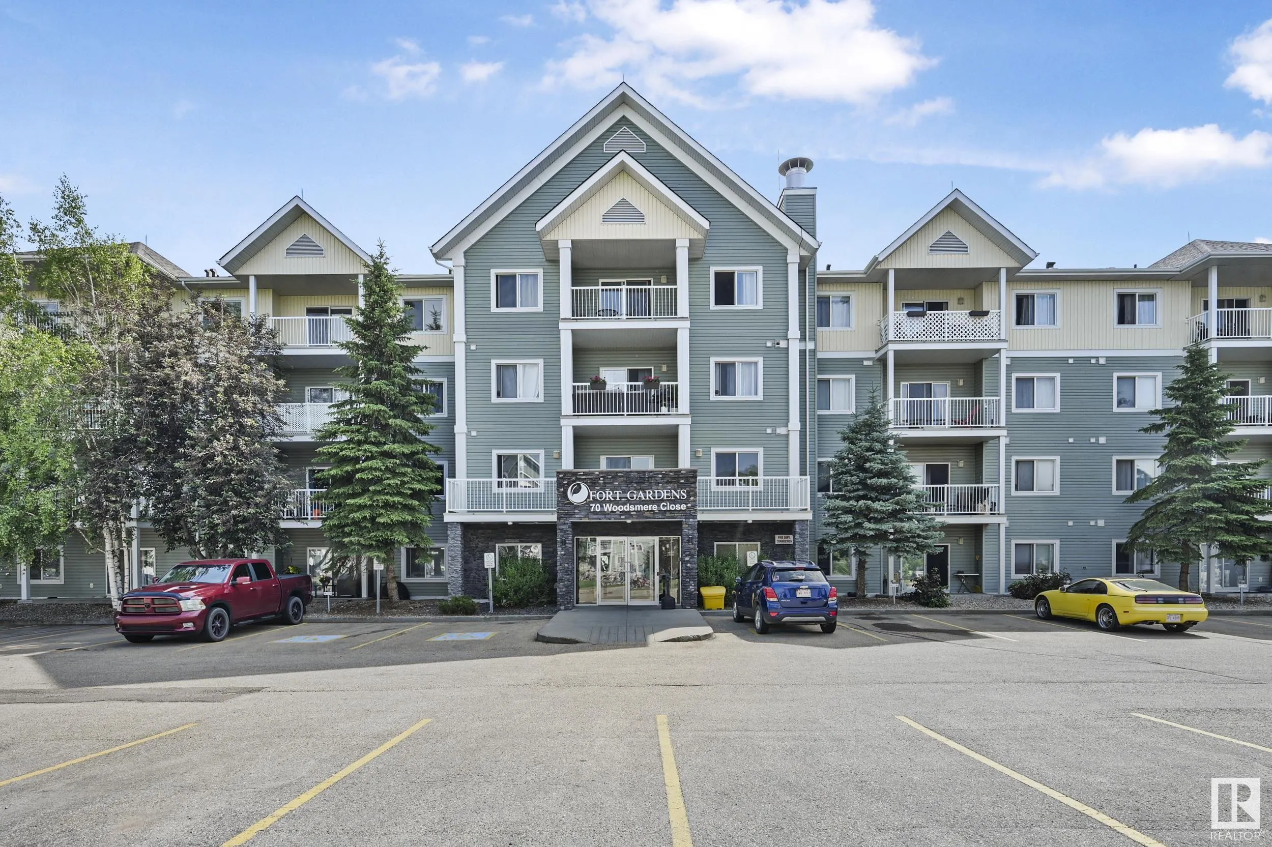 70 WOODSMERE Close