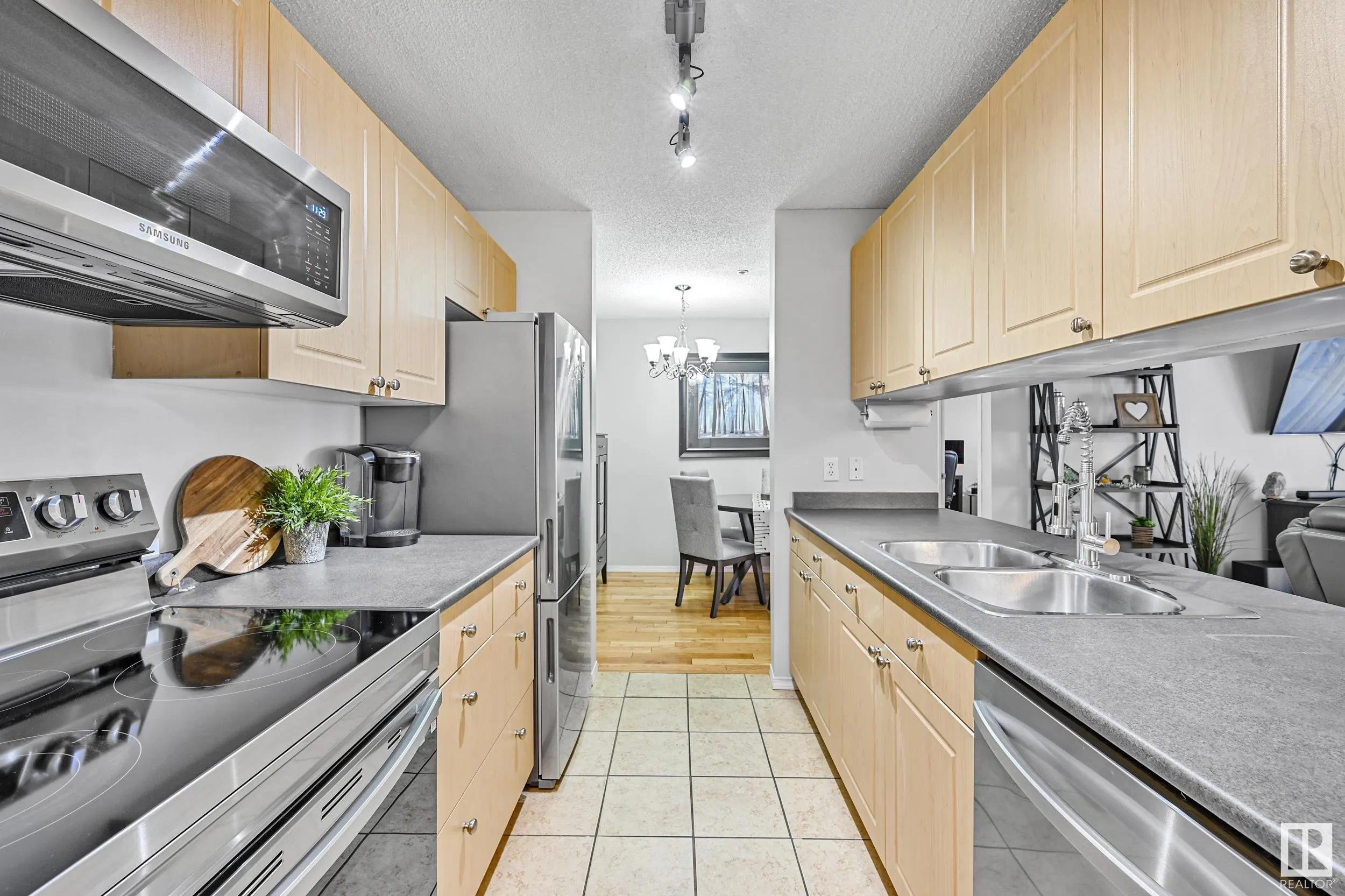 70 WOODSMERE Close