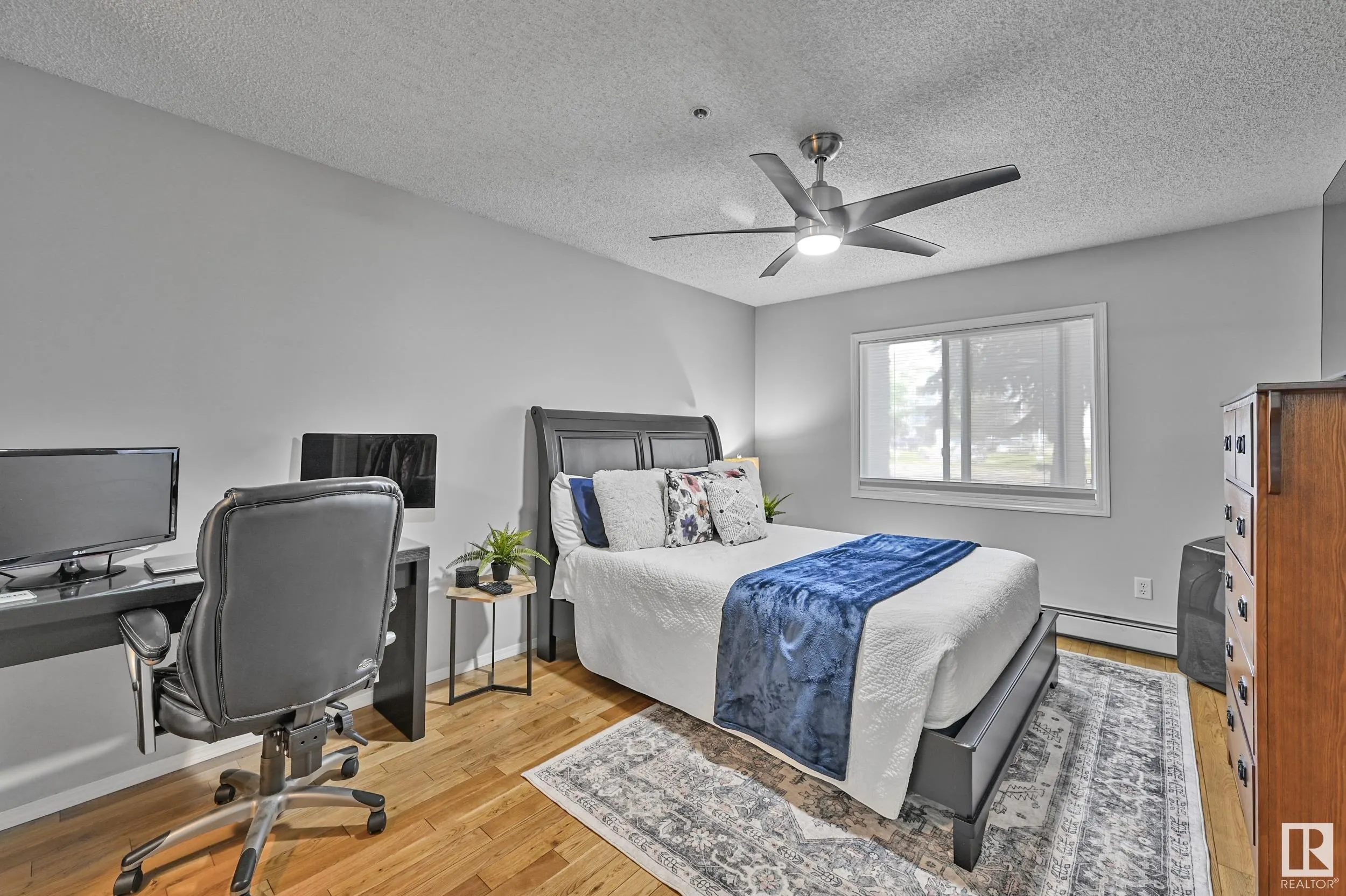 70 WOODSMERE Close