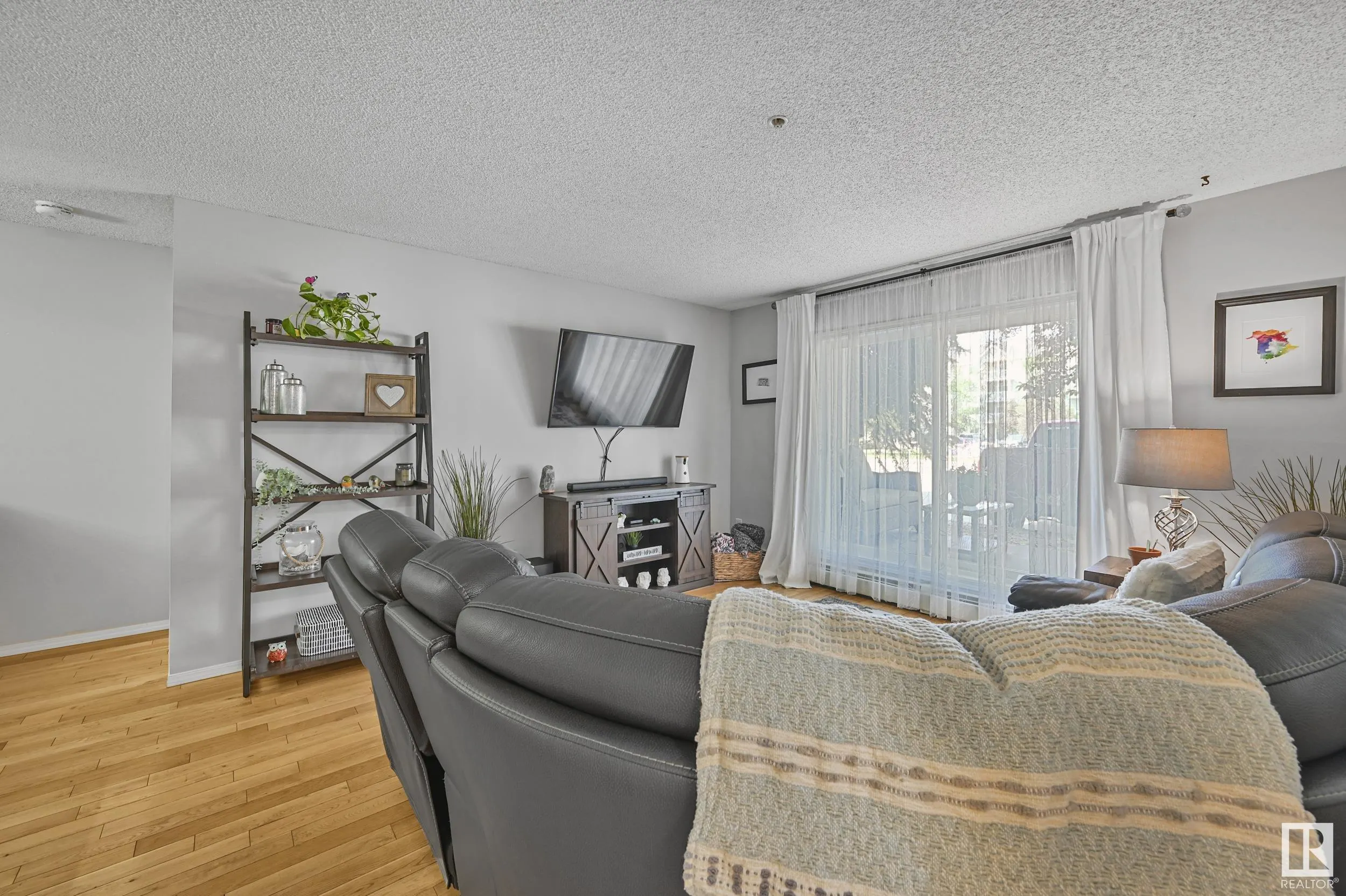 70 WOODSMERE Close