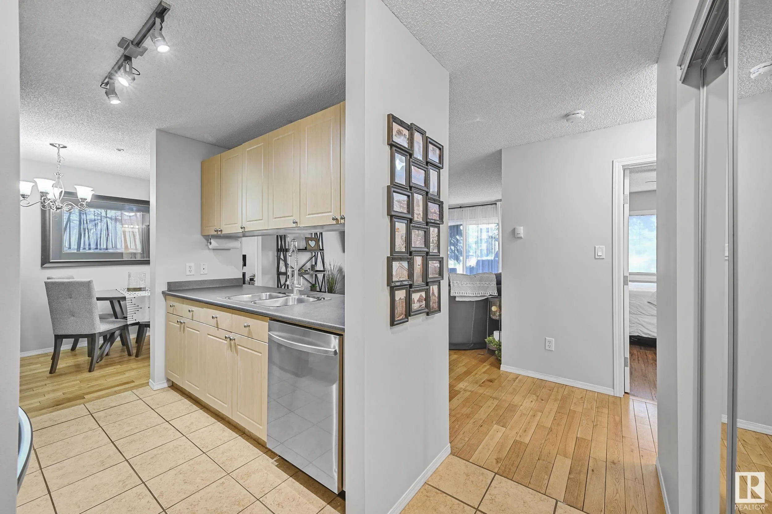 70 WOODSMERE Close