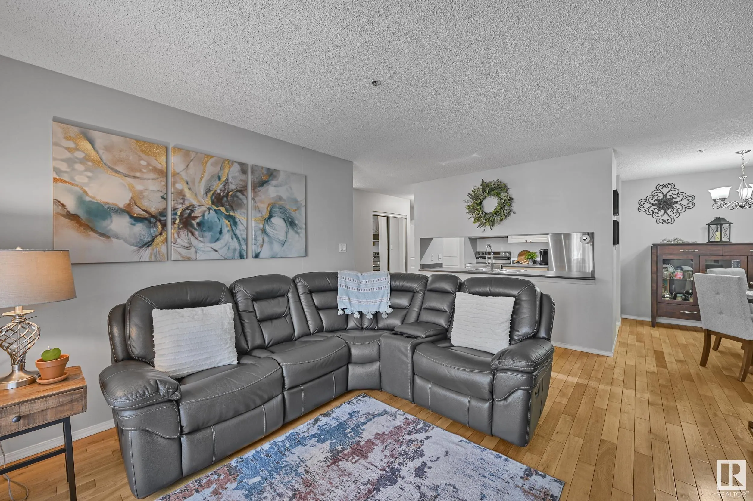 70 WOODSMERE Close