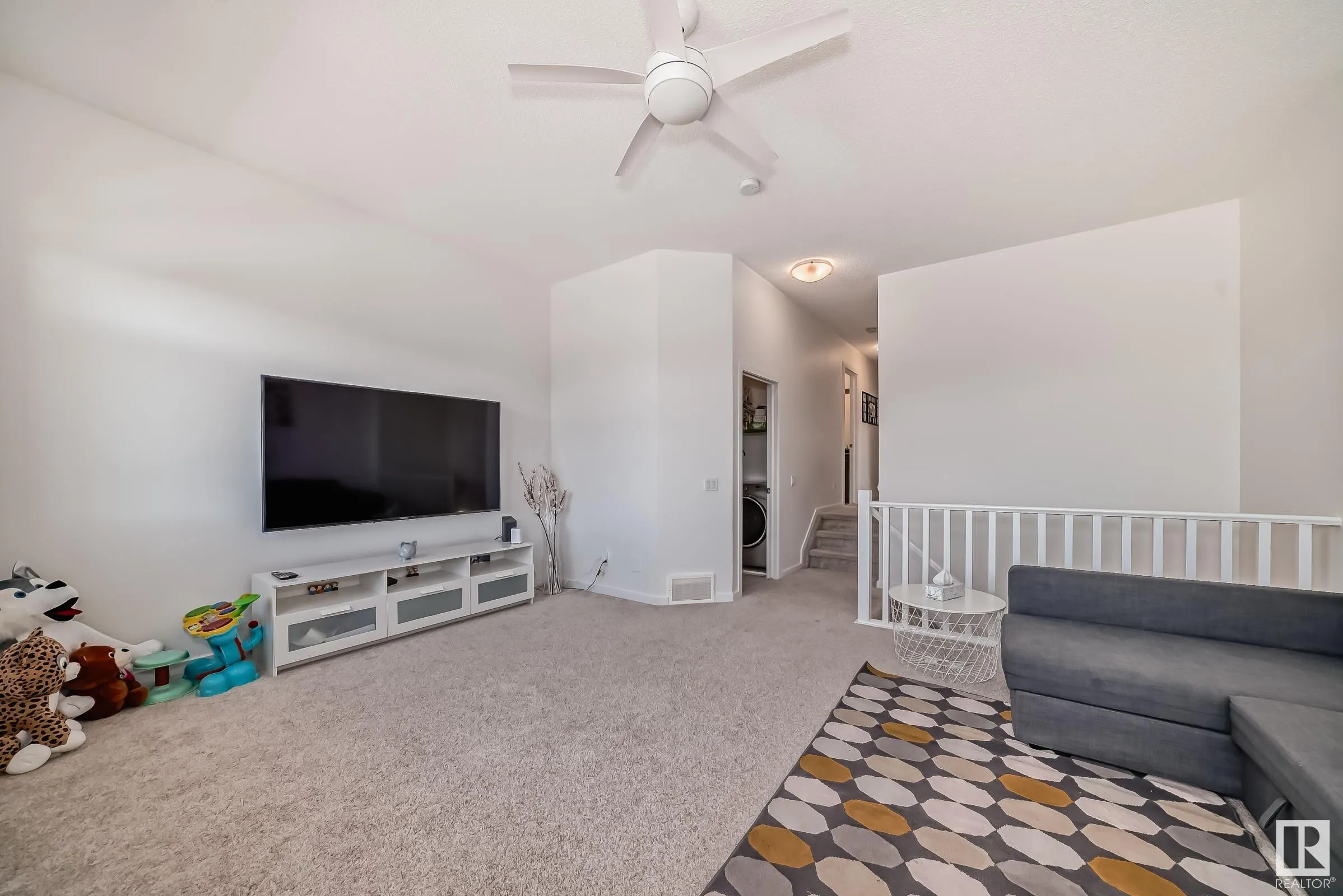 6035 ROSENTHAL Way