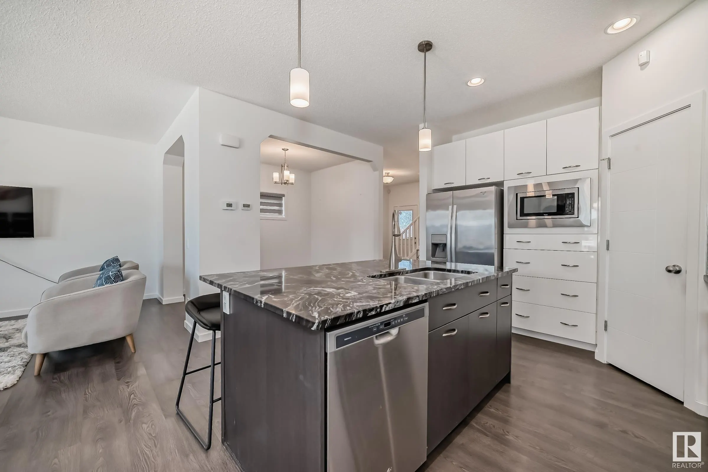 6035 ROSENTHAL Way