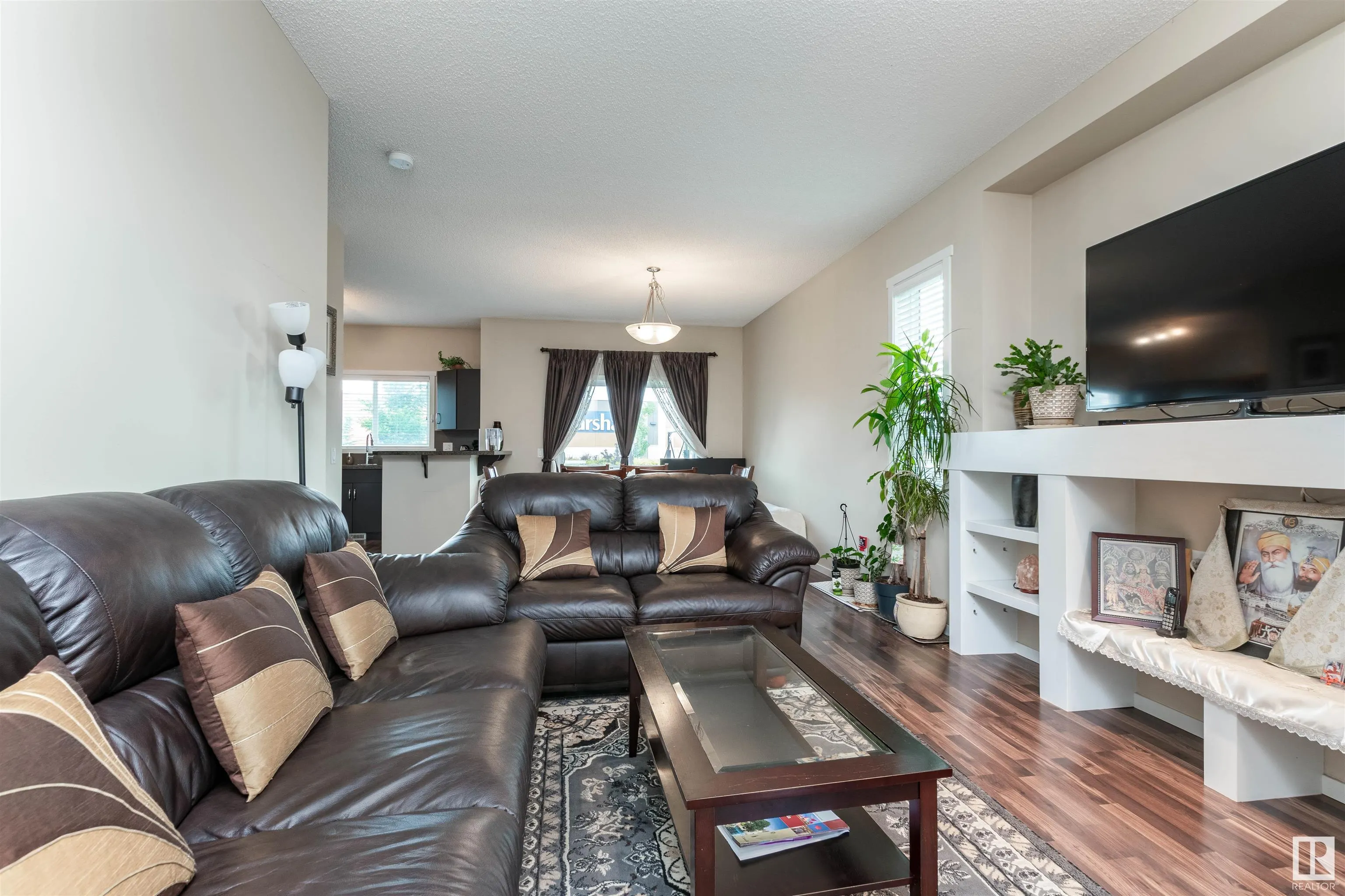 7526 ELLESMERE Way