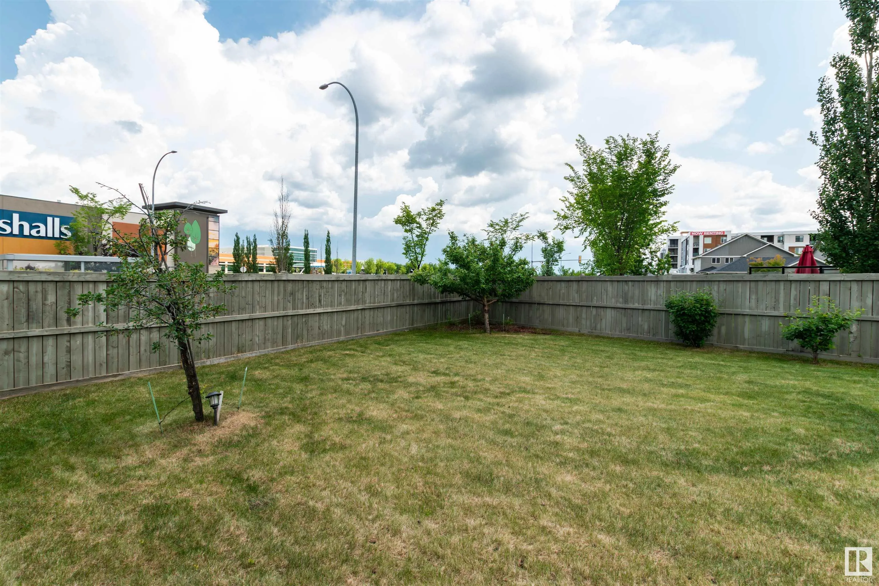 7526 ELLESMERE Way