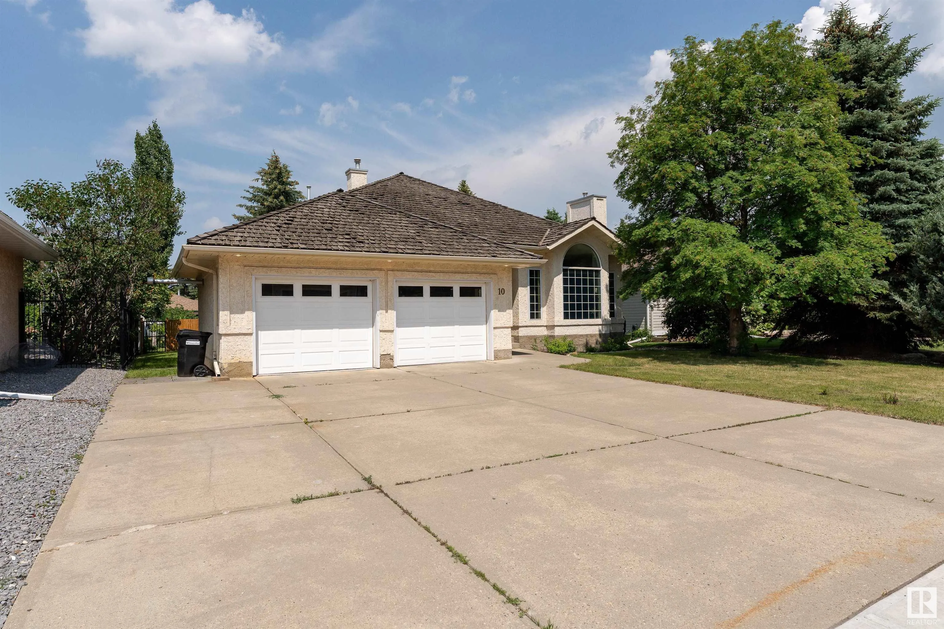 10 STONESHIRE Manor