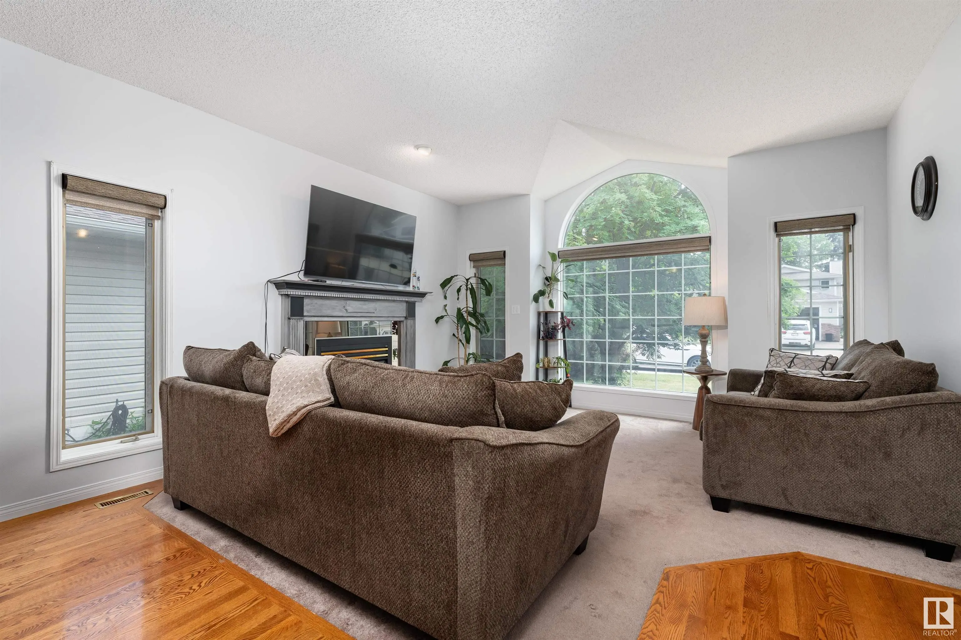 10 STONESHIRE Manor