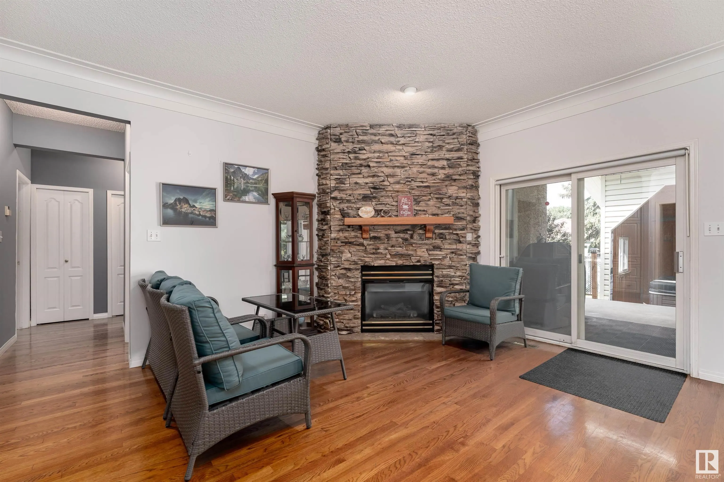 10 STONESHIRE Manor
