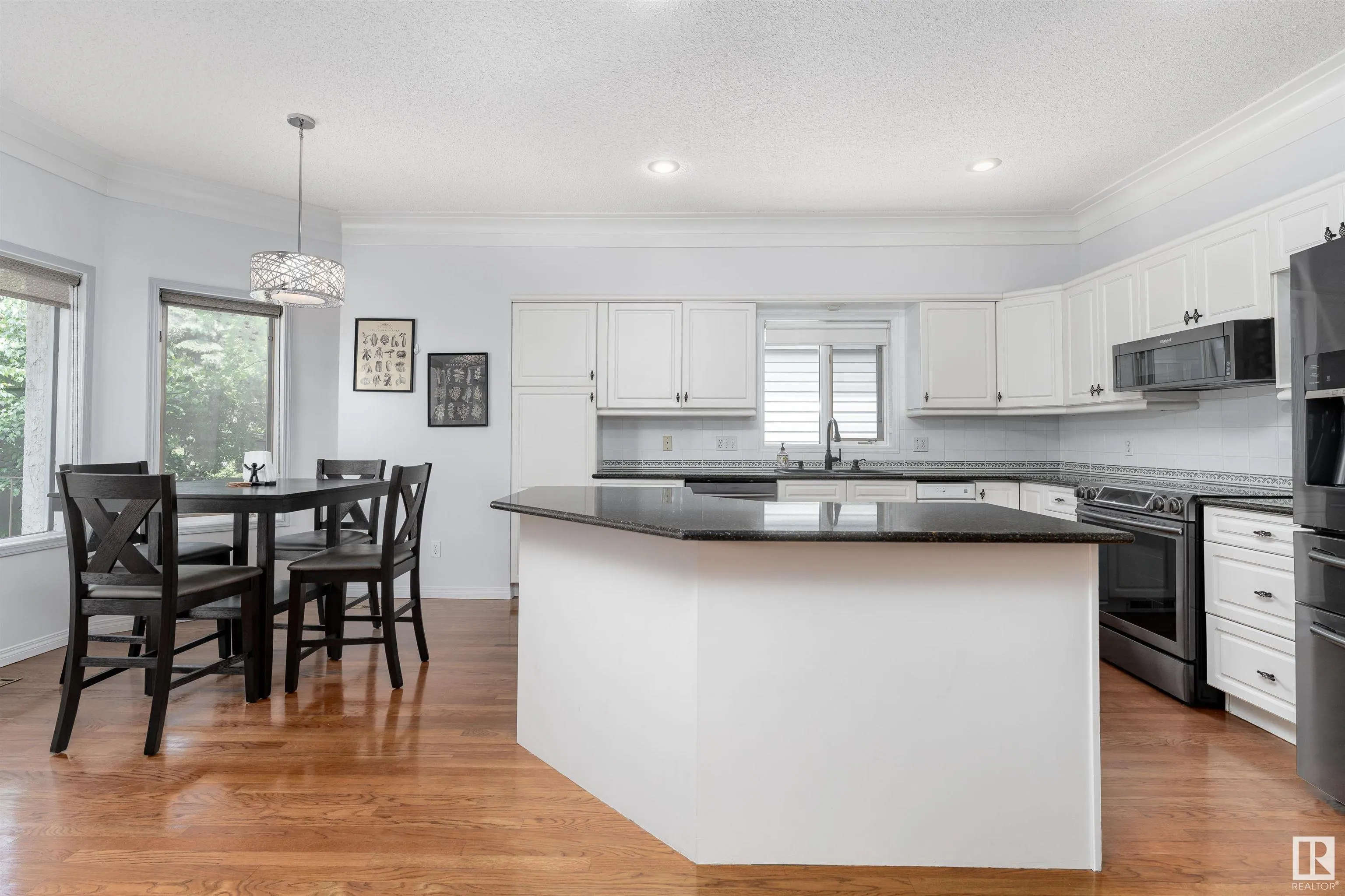 10 STONESHIRE Manor