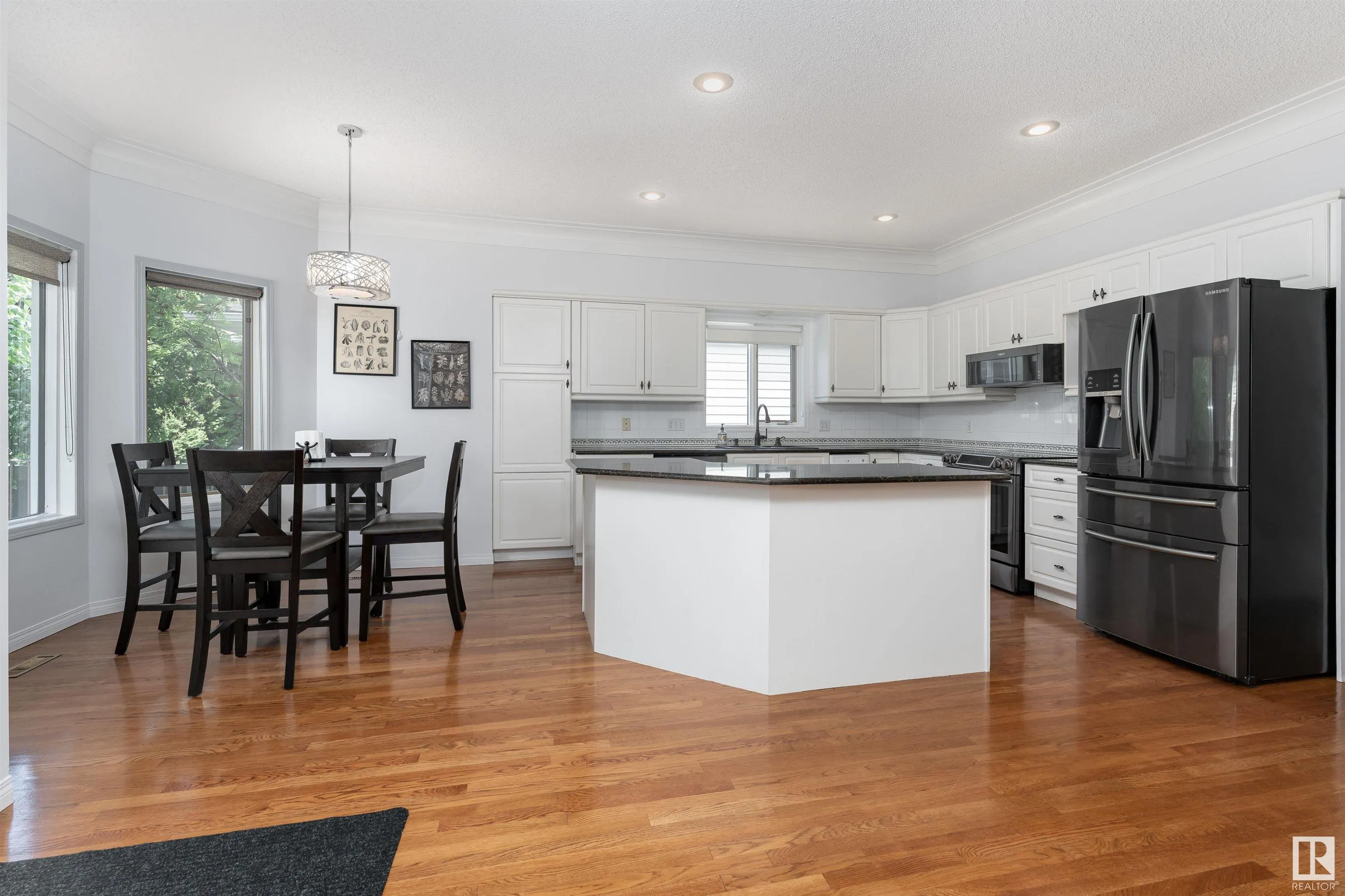 10 STONESHIRE Manor