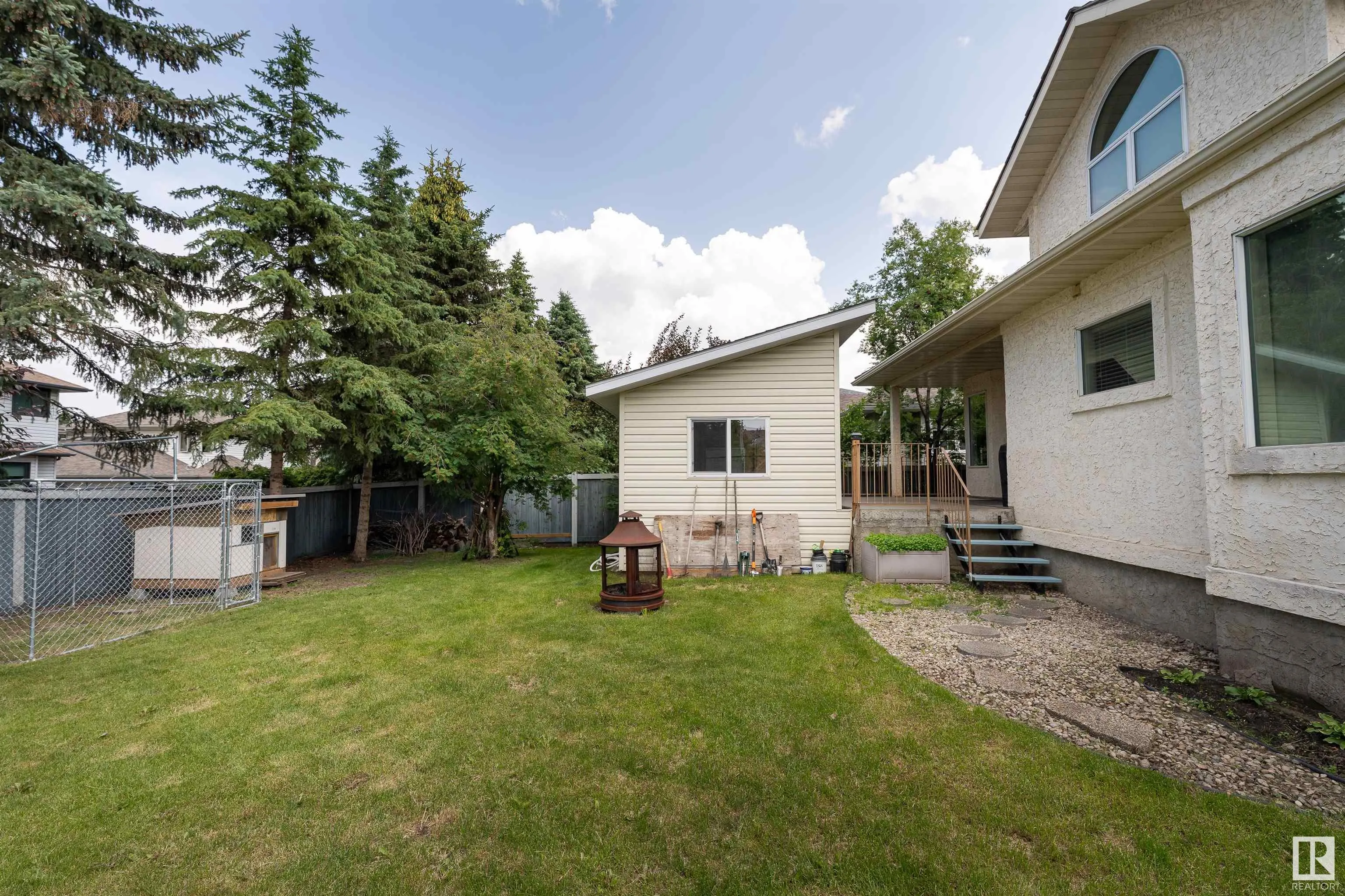 10 STONESHIRE Manor