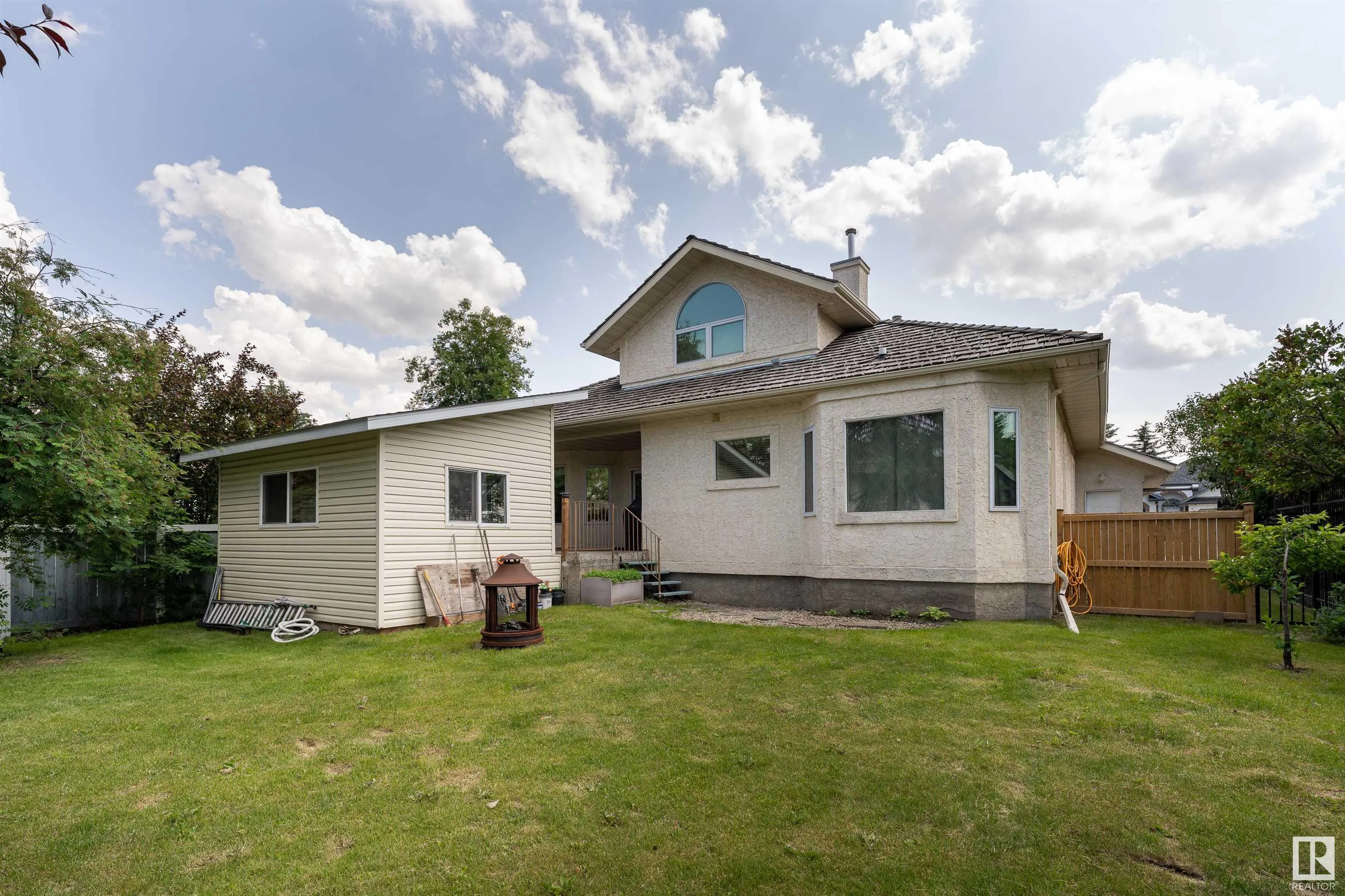 10 STONESHIRE Manor