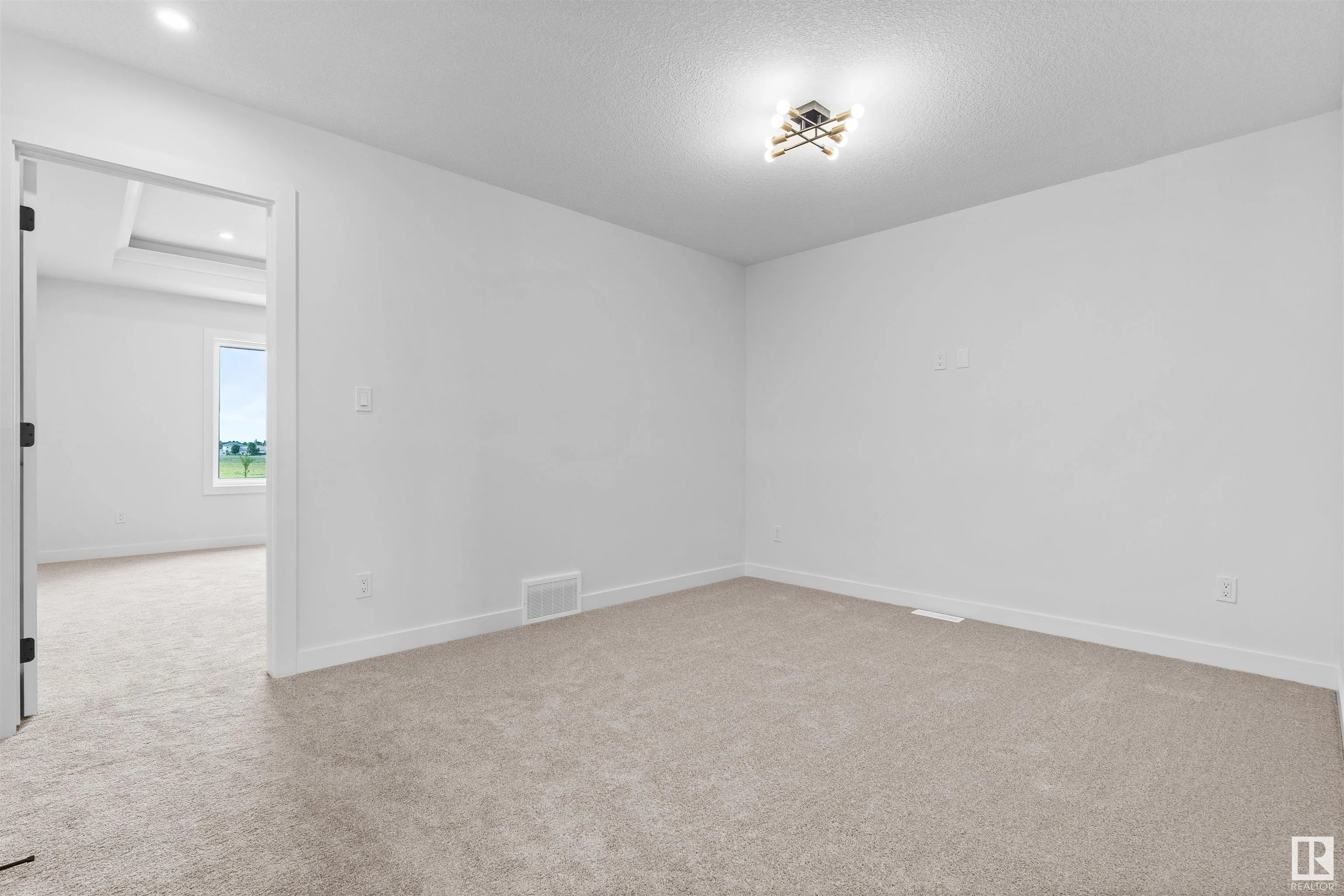 9592 86 Street