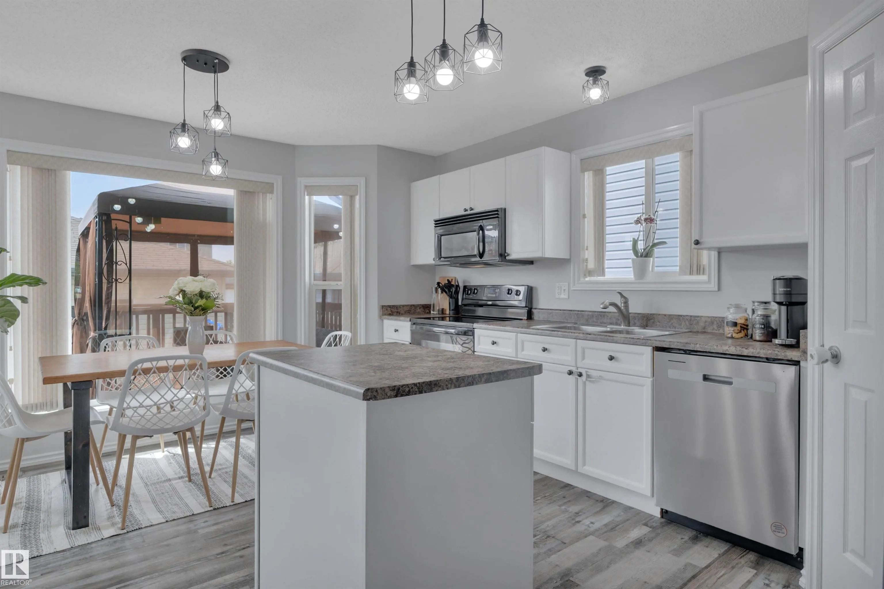 121 KEYSTONE Crescent