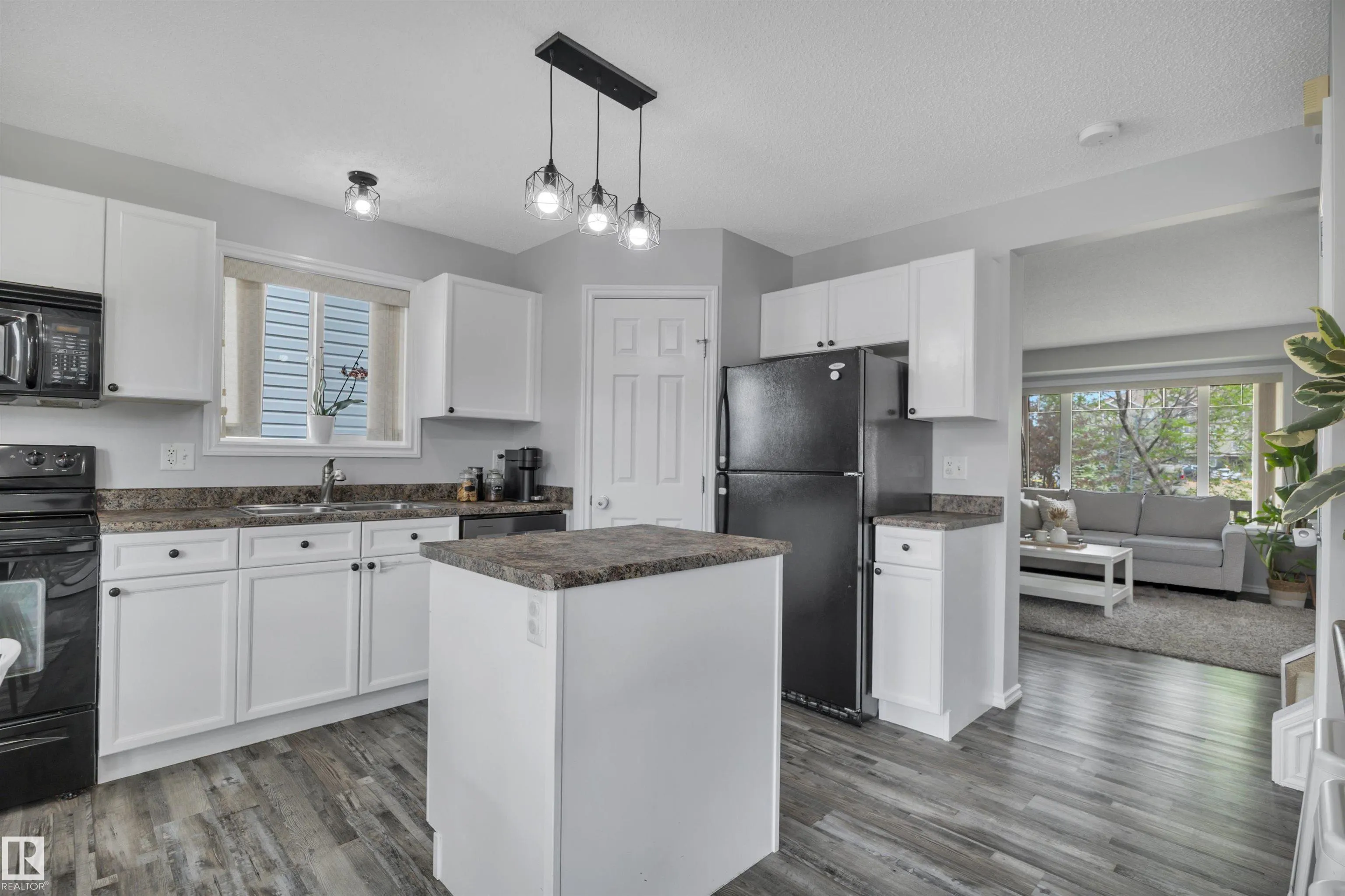 121 KEYSTONE Crescent