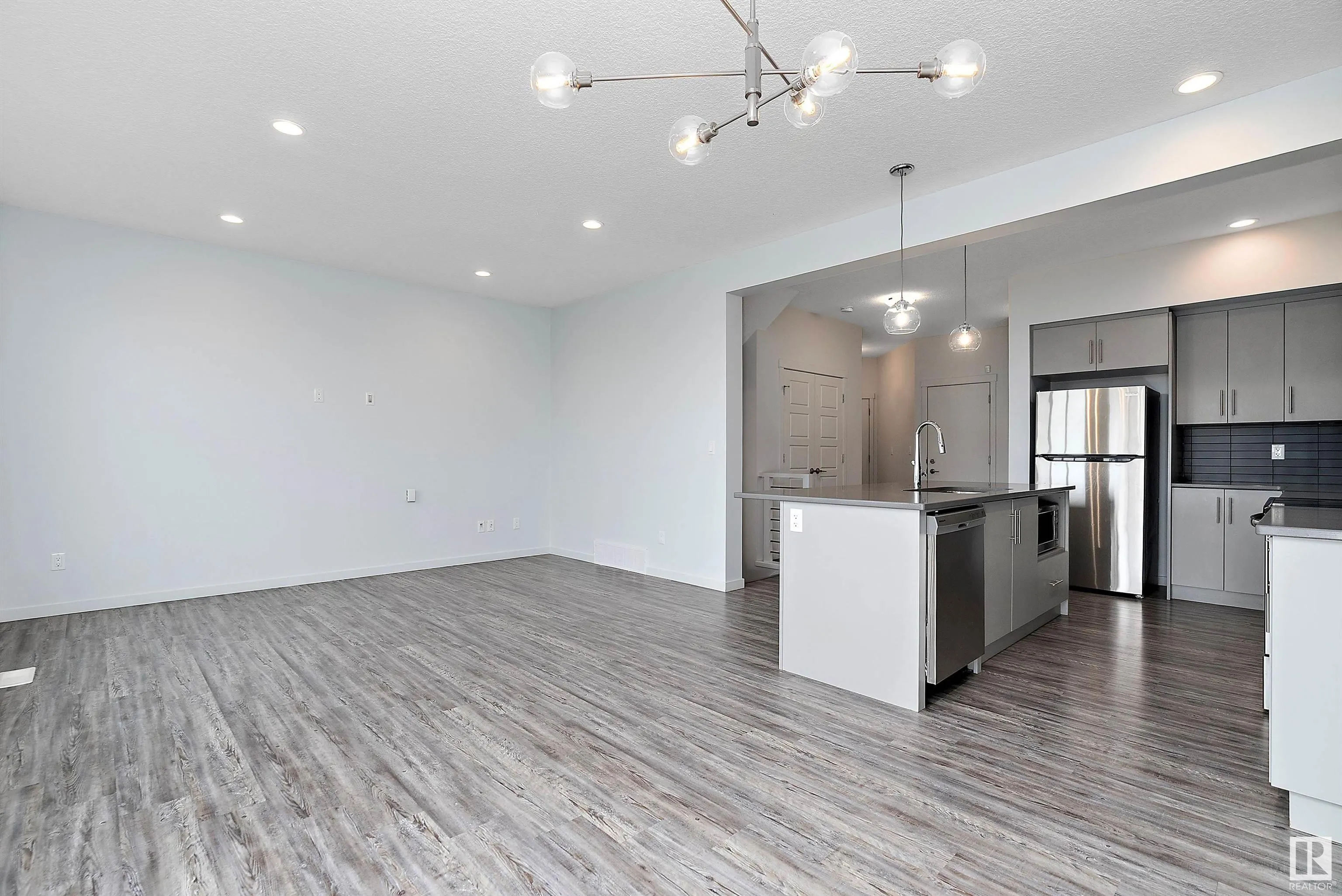 50 EDINBURGH CRT