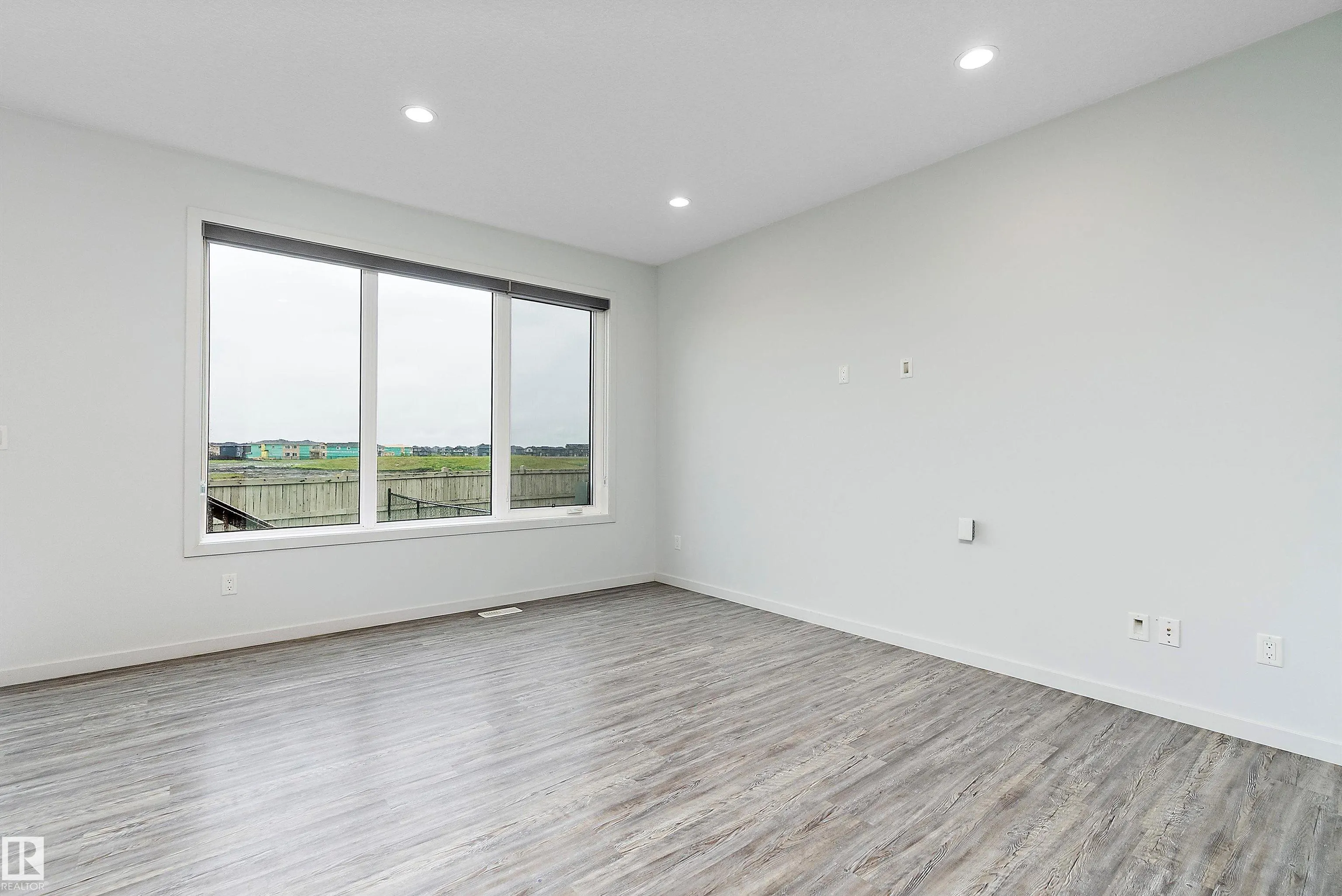 50 EDINBURGH CRT