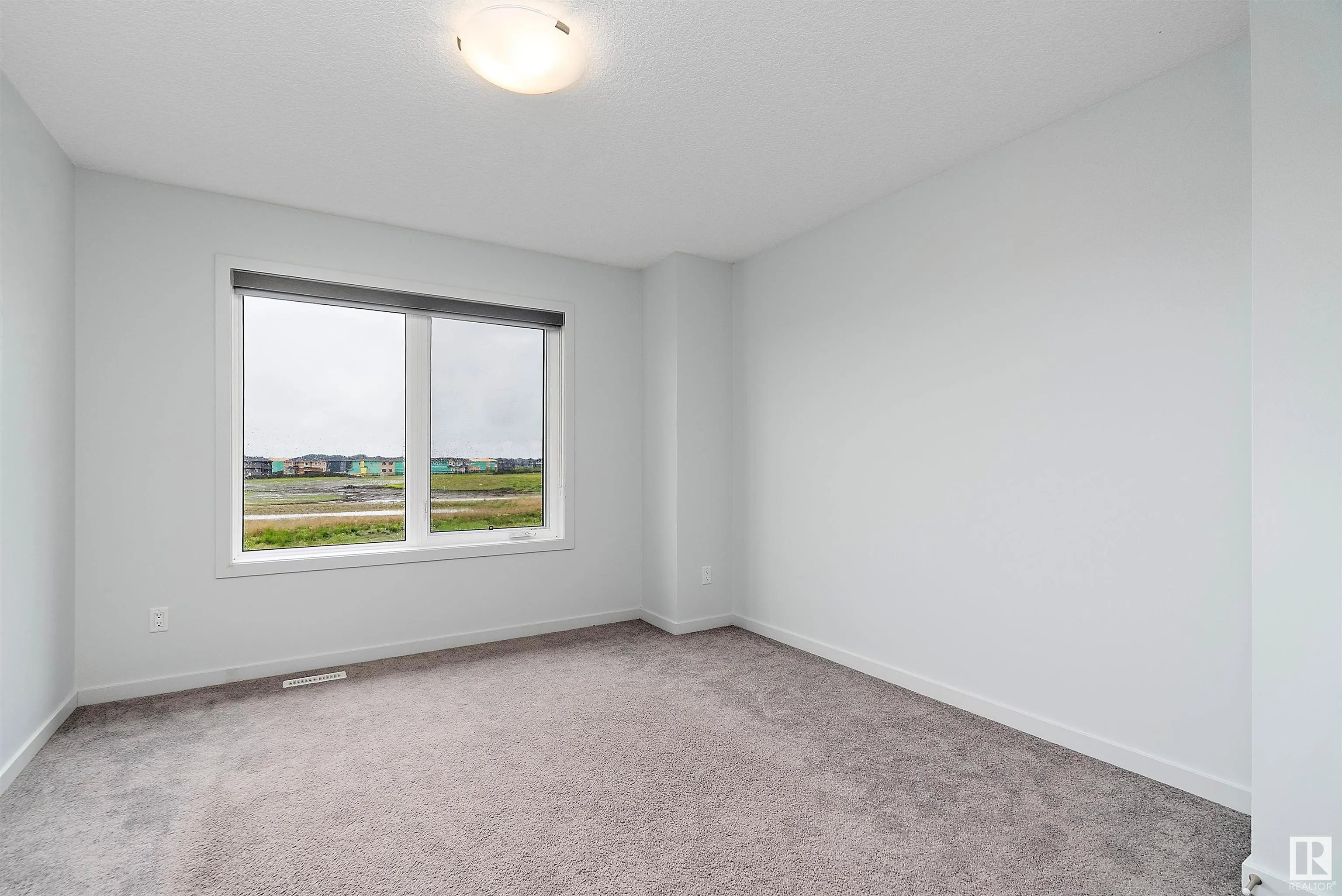 50 EDINBURGH CRT