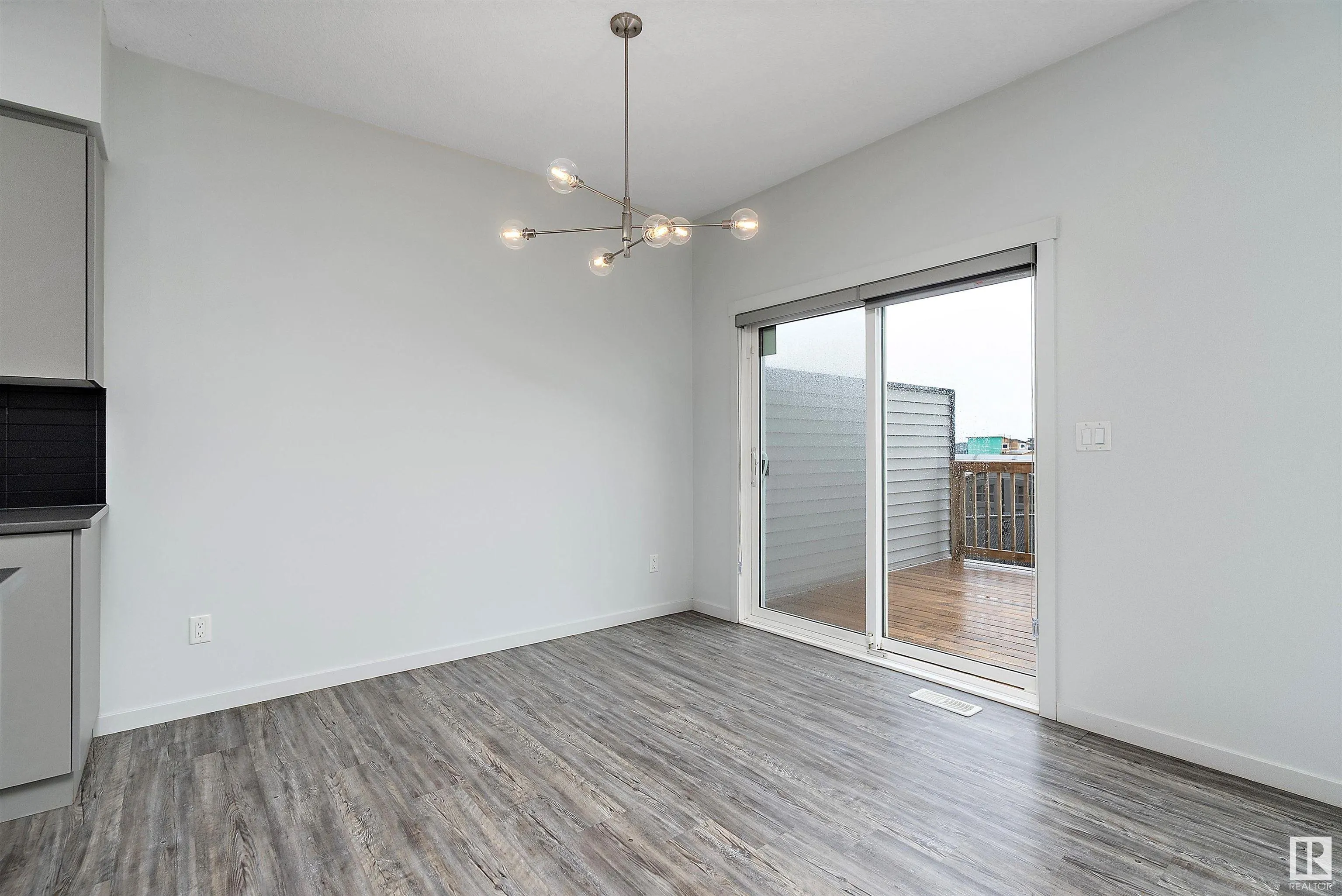 50 EDINBURGH CRT