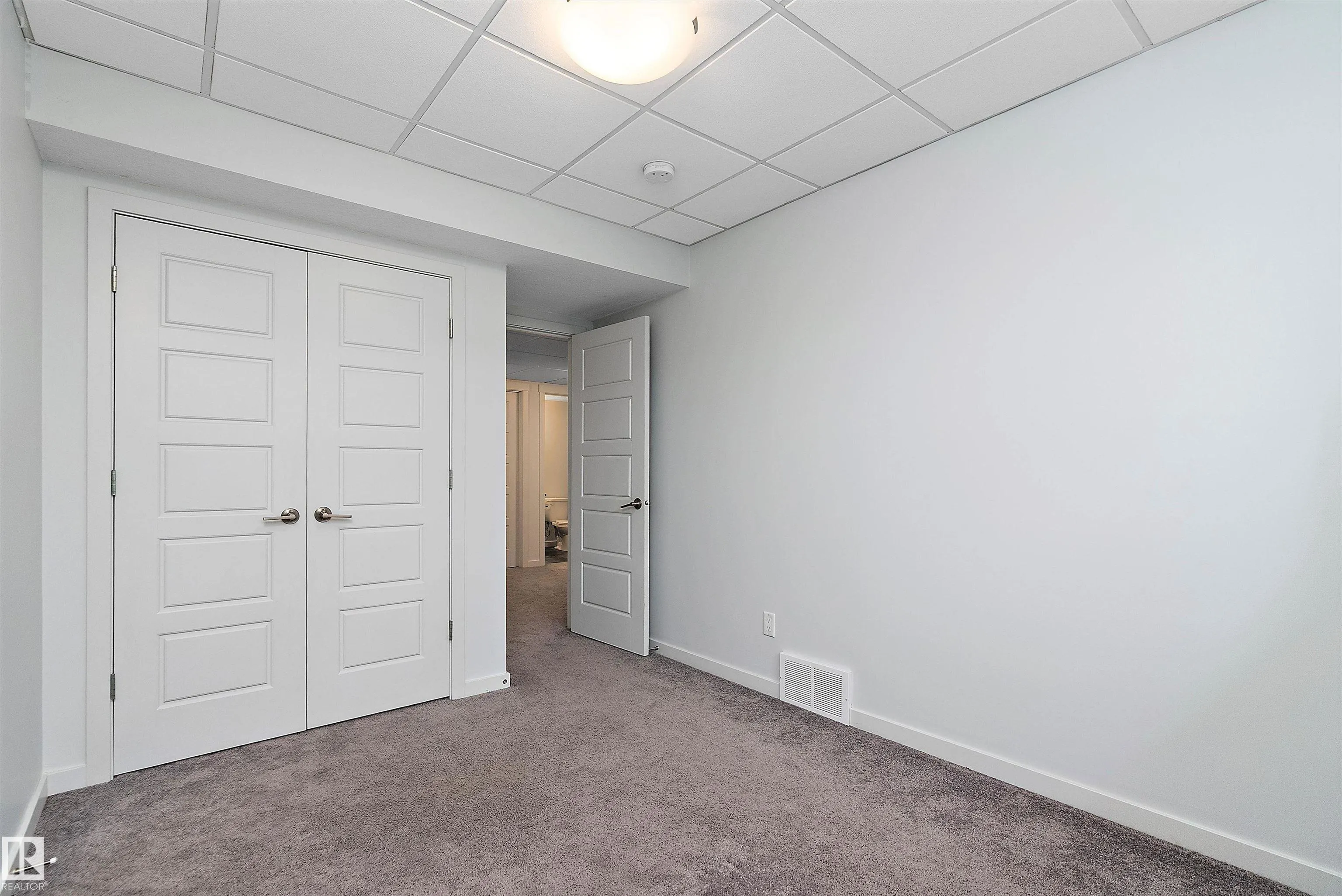 50 EDINBURGH CRT